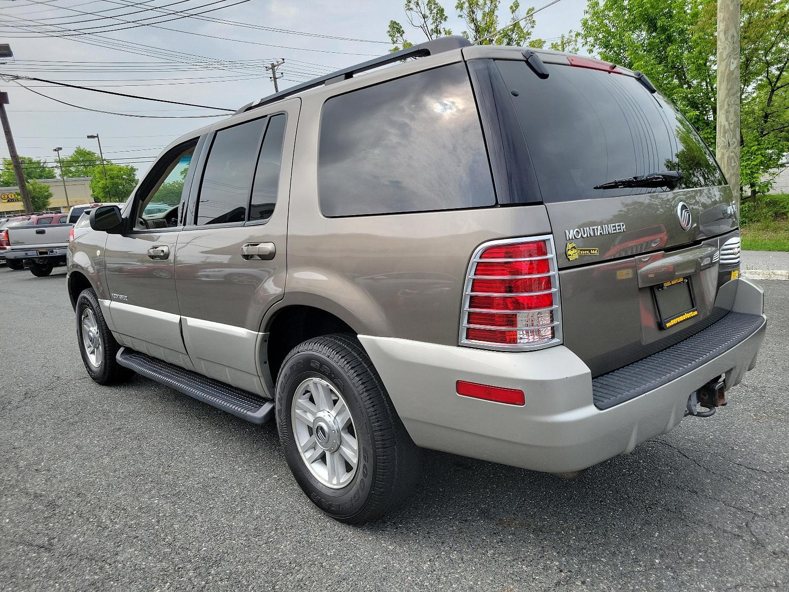 2002 Harvest Gold Metallic - B2 /Dark Parchment - P Mercury Mountaineer (4M2DU86W82U) with an 4.6L (281) SOHC SMPI V8 ENGINE engine, located at 50 Eastern Blvd., Essex, MD, 21221, (410) 686-3444, 39.304367, -76.484947 - Step into the 2002 Mercury Mountaineer, a superb blend of form and function. Boasting an All-Wheel Drive system, it enhances traction and stability for confidence in any driving condition. The exterior stands out with a glistening Harvest Gold Metallic B2 finish, offering a striking, sophisticated a - Photo #5