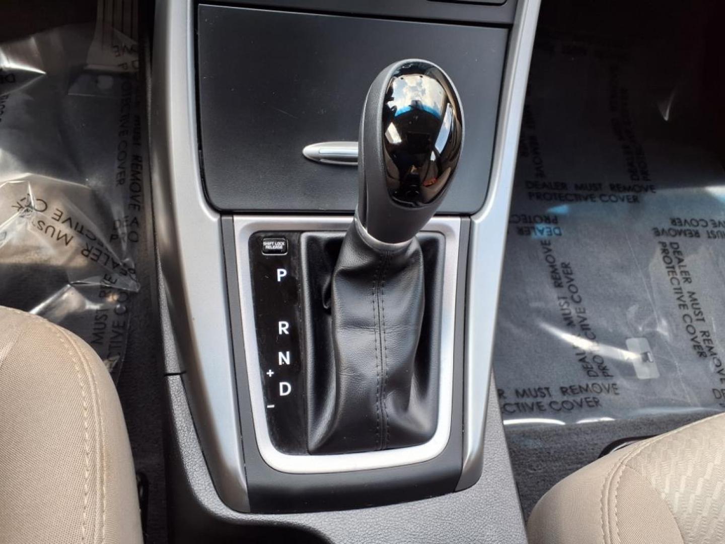 2015 Quartz White Pearl Hyundai ELANTRA SE (5NPDH4AEXFH) with an 1.8L 1.8L I4 145hp 130ft. lbs. Sequential-Port F.I. engine, 6-Speed Shiftable Automatic transmission, located at 50 Eastern Blvd., Essex, MD, 21221, (410) 686-3444, 39.304367, -76.484947 - Photo#16