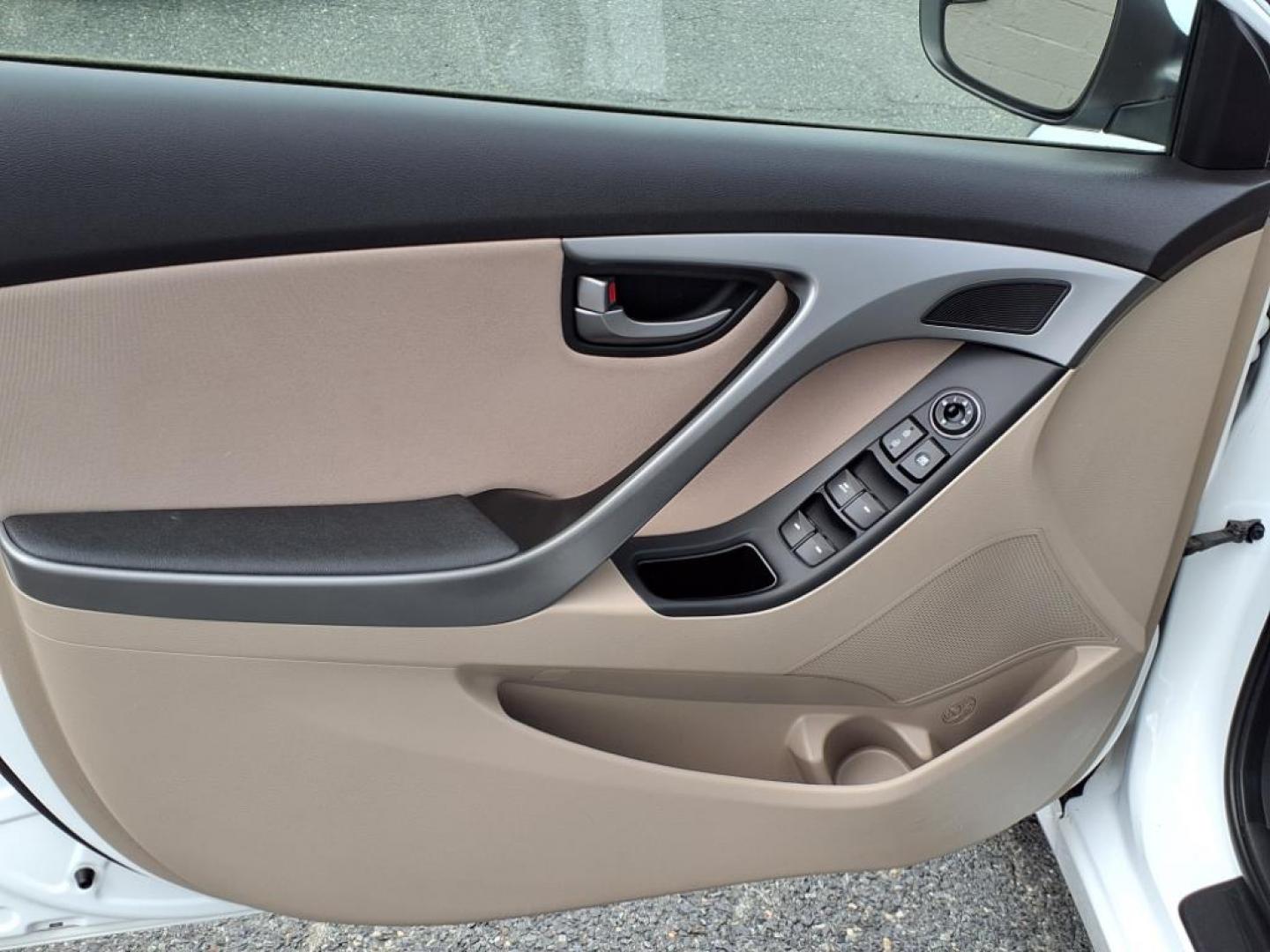2015 Quartz White Pearl Hyundai ELANTRA SE (5NPDH4AEXFH) with an 1.8L 1.8L I4 145hp 130ft. lbs. Sequential-Port F.I. engine, 6-Speed Shiftable Automatic transmission, located at 50 Eastern Blvd., Essex, MD, 21221, (410) 686-3444, 39.304367, -76.484947 - Photo#8