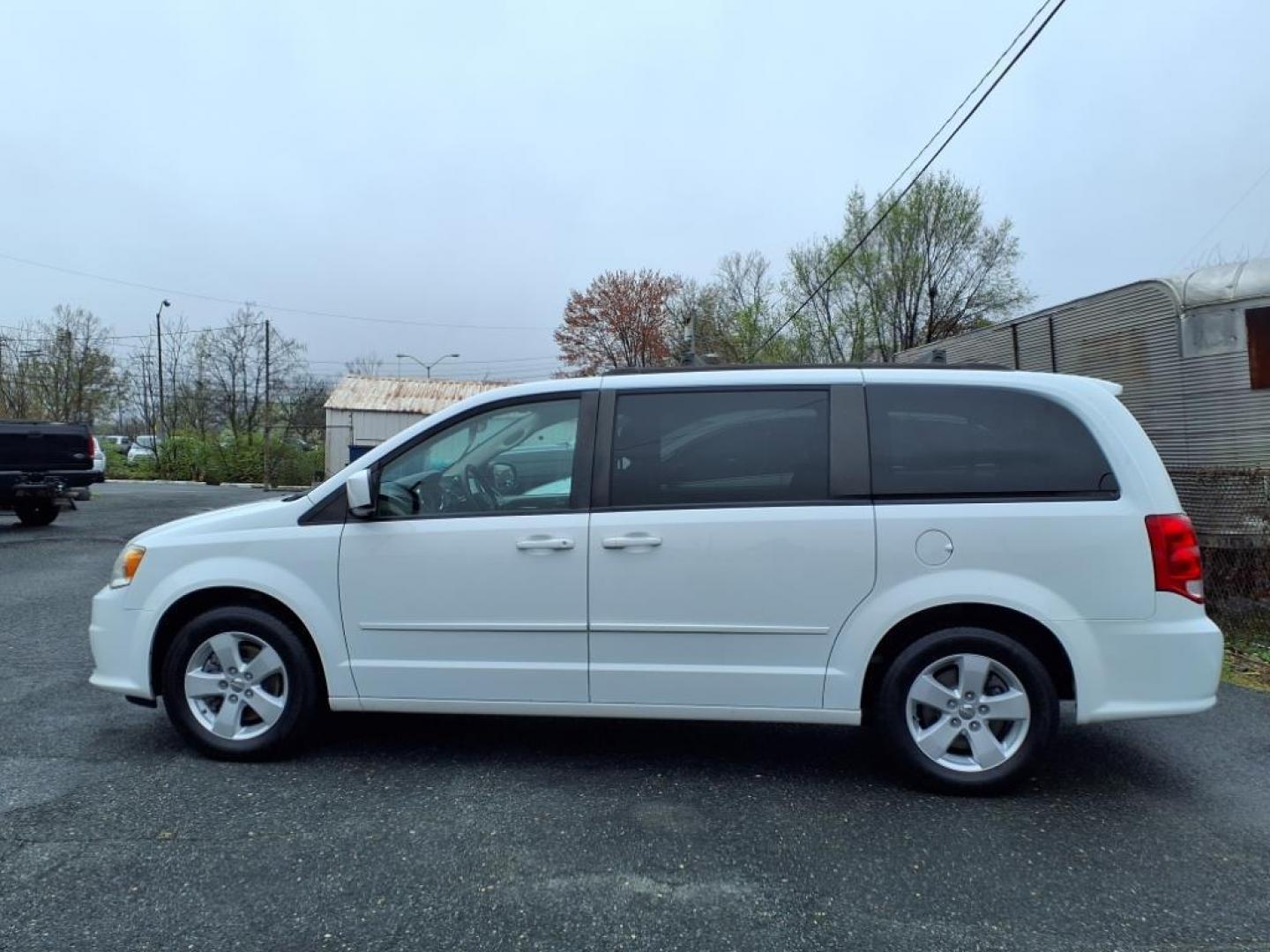 2014 Bright White Clear Coat Dodge Grand Caravan SXT (2C4RDGCG3ER) with an 3.6L Pentastar 3.6L Flex Fuel V6 283hp 260ft. lbs. Sequential-Port F.I. engine, 6-Speed Shiftable Automatic transmission, located at 50 Eastern Blvd., Essex, MD, 21221, (410) 686-3444, 39.304367, -76.484947 - Photo#1