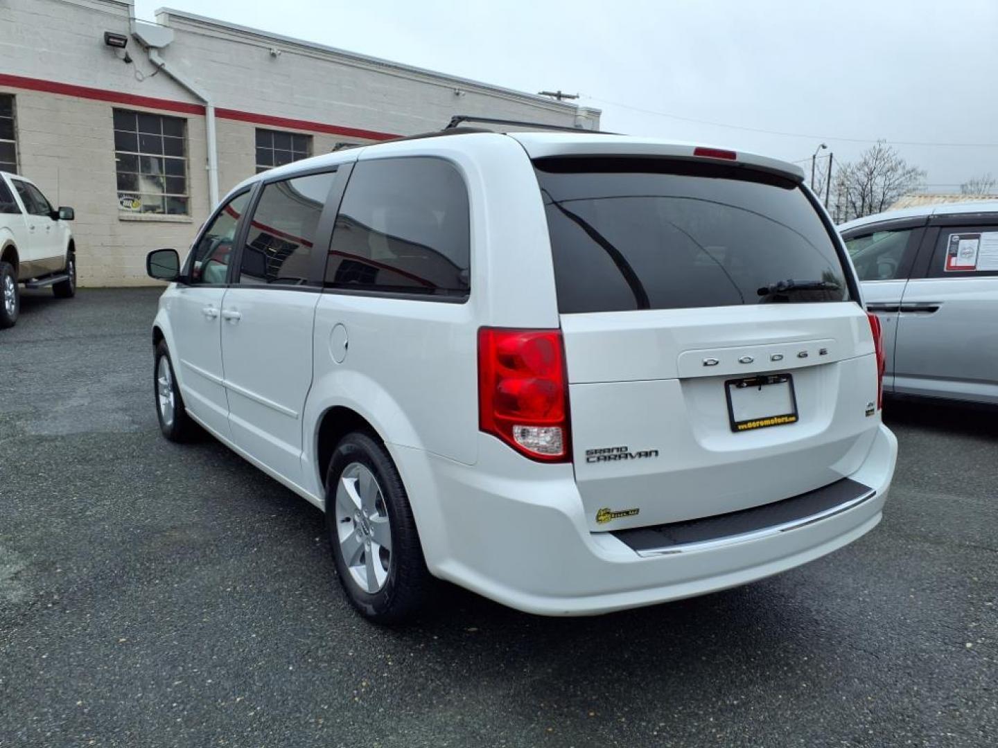 2014 Bright White Clear Coat Dodge Grand Caravan SXT (2C4RDGCG3ER) with an 3.6L Pentastar 3.6L Flex Fuel V6 283hp 260ft. lbs. Sequential-Port F.I. engine, 6-Speed Shiftable Automatic transmission, located at 50 Eastern Blvd., Essex, MD, 21221, (410) 686-3444, 39.304367, -76.484947 - Photo#2