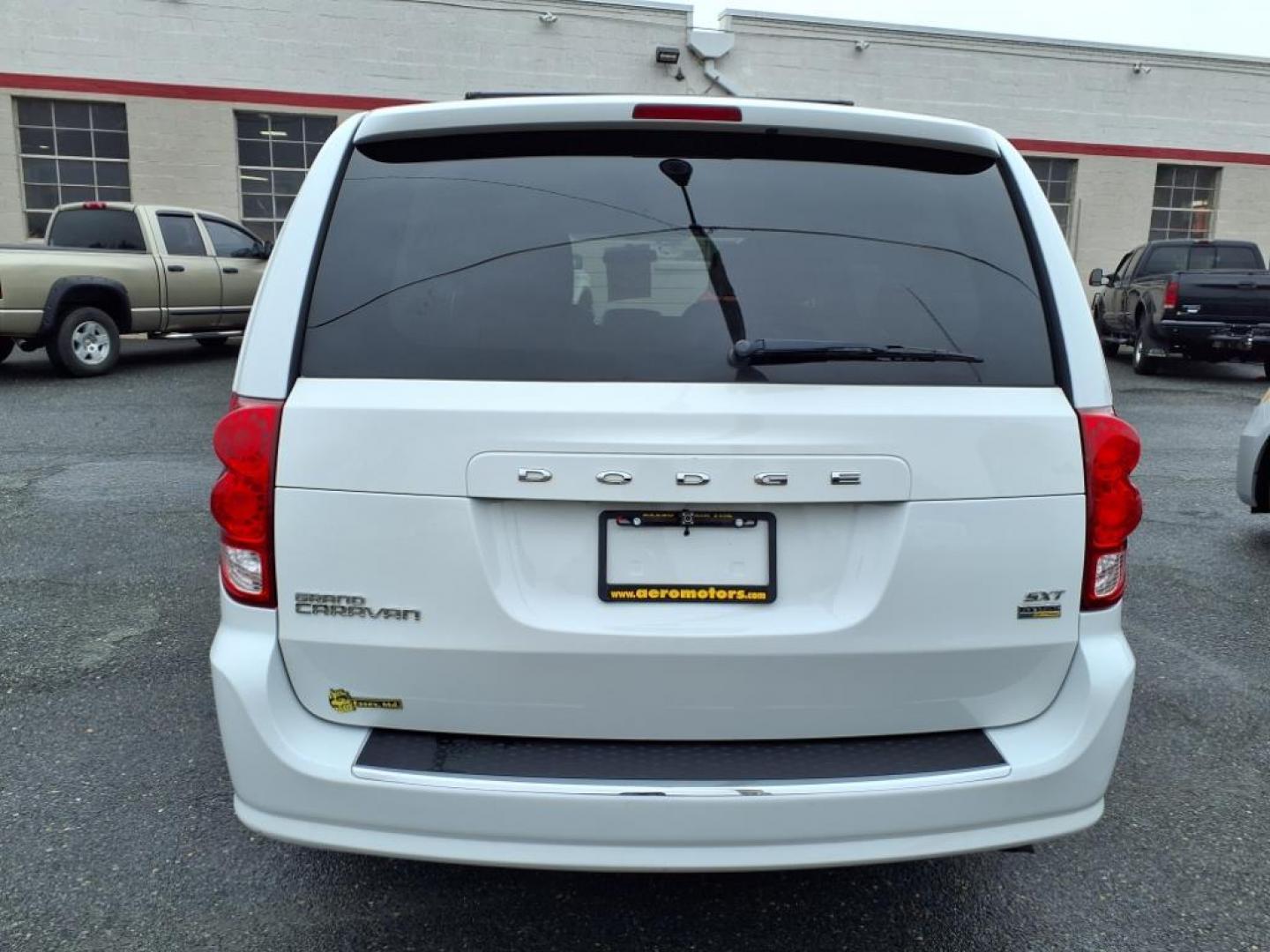 2014 Bright White Clear Coat Dodge Grand Caravan SXT (2C4RDGCG3ER) with an 3.6L Pentastar 3.6L Flex Fuel V6 283hp 260ft. lbs. Sequential-Port F.I. engine, 6-Speed Shiftable Automatic transmission, located at 50 Eastern Blvd., Essex, MD, 21221, (410) 686-3444, 39.304367, -76.484947 - Photo#3