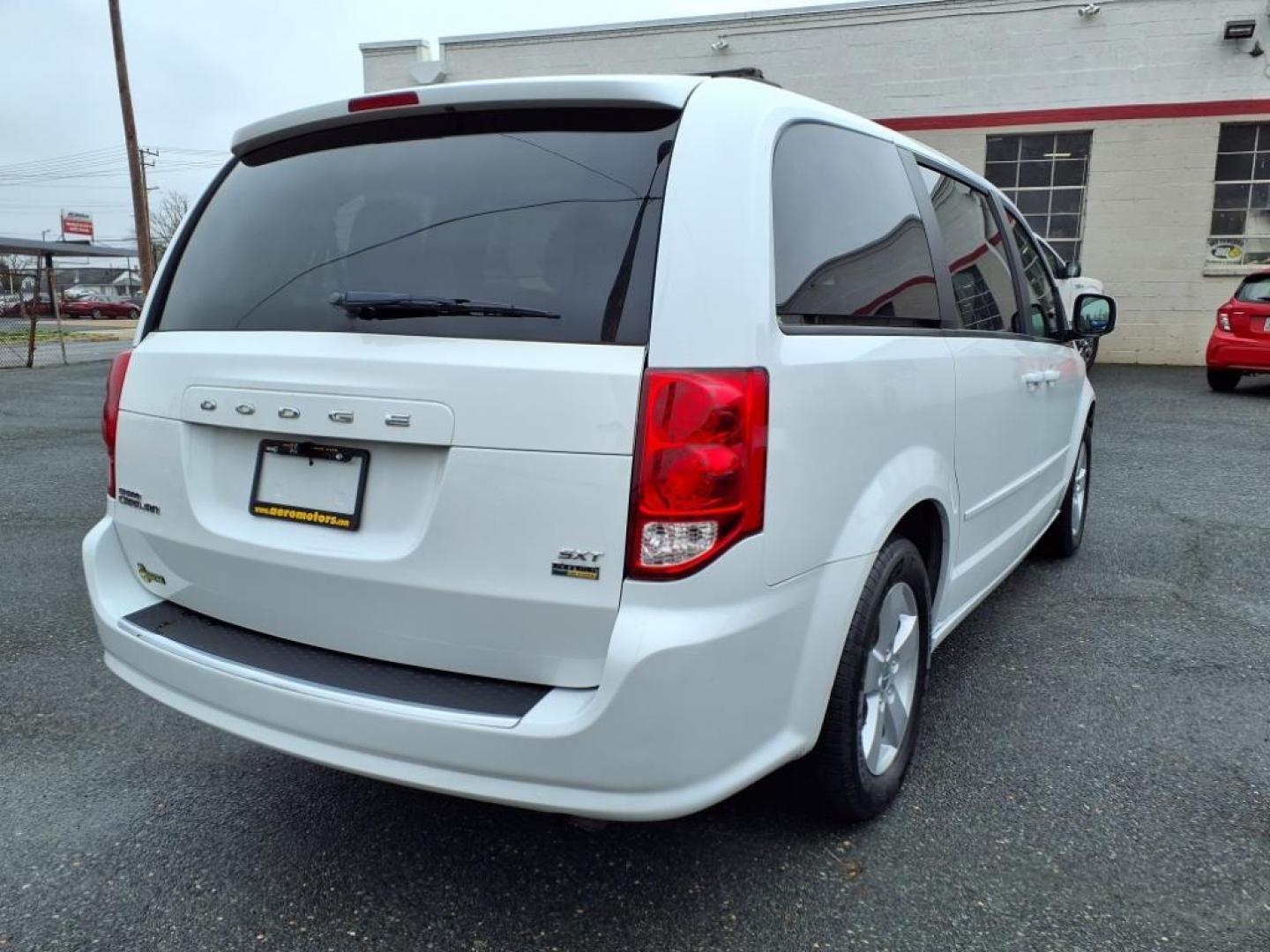 2014 Bright White Clear Coat Dodge Grand Caravan SXT (2C4RDGCG3ER) with an 3.6L Pentastar 3.6L Flex Fuel V6 283hp 260ft. lbs. Sequential-Port F.I. engine, 6-Speed Shiftable Automatic transmission, located at 50 Eastern Blvd., Essex, MD, 21221, (410) 686-3444, 39.304367, -76.484947 - Photo#5