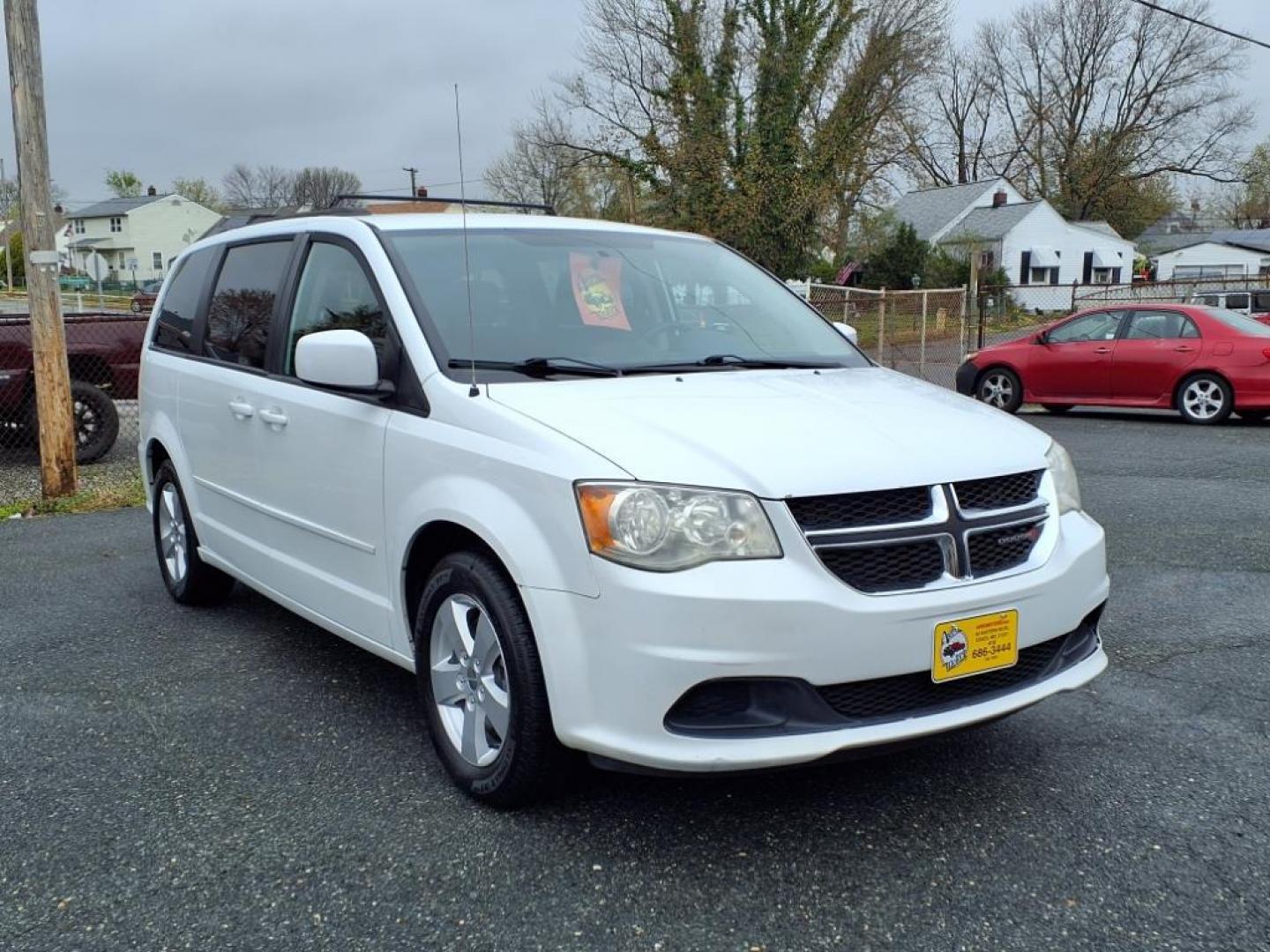 2014 Bright White Clear Coat Dodge Grand Caravan SXT (2C4RDGCG3ER) with an 3.6L Pentastar 3.6L Flex Fuel V6 283hp 260ft. lbs. Sequential-Port F.I. engine, 6-Speed Shiftable Automatic transmission, located at 50 Eastern Blvd., Essex, MD, 21221, (410) 686-3444, 39.304367, -76.484947 - Photo#7