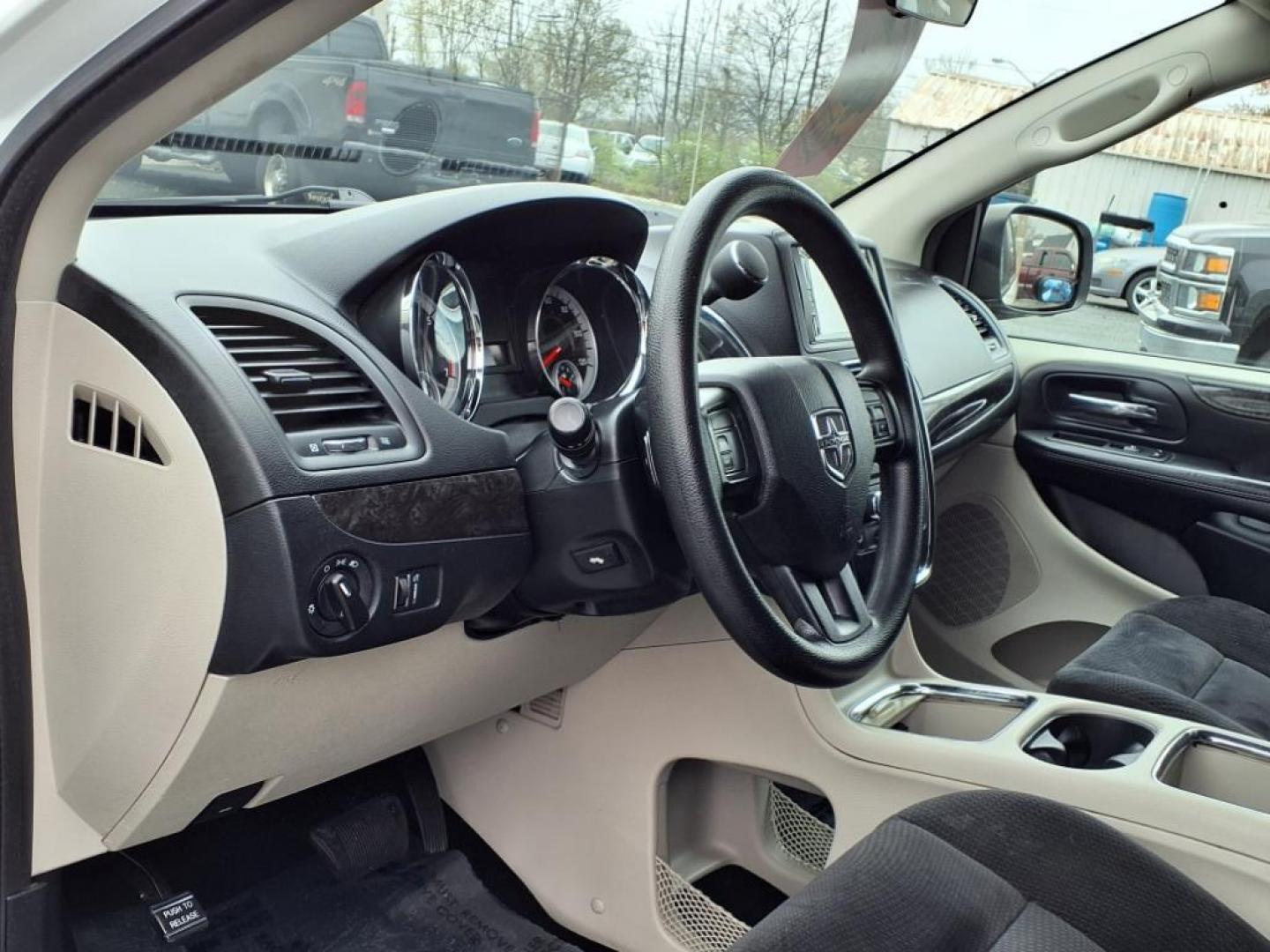 2014 Bright White Clear Coat Dodge Grand Caravan SXT (2C4RDGCG3ER) with an 3.6L Pentastar 3.6L Flex Fuel V6 283hp 260ft. lbs. Sequential-Port F.I. engine, 6-Speed Shiftable Automatic transmission, located at 50 Eastern Blvd., Essex, MD, 21221, (410) 686-3444, 39.304367, -76.484947 - Photo#11