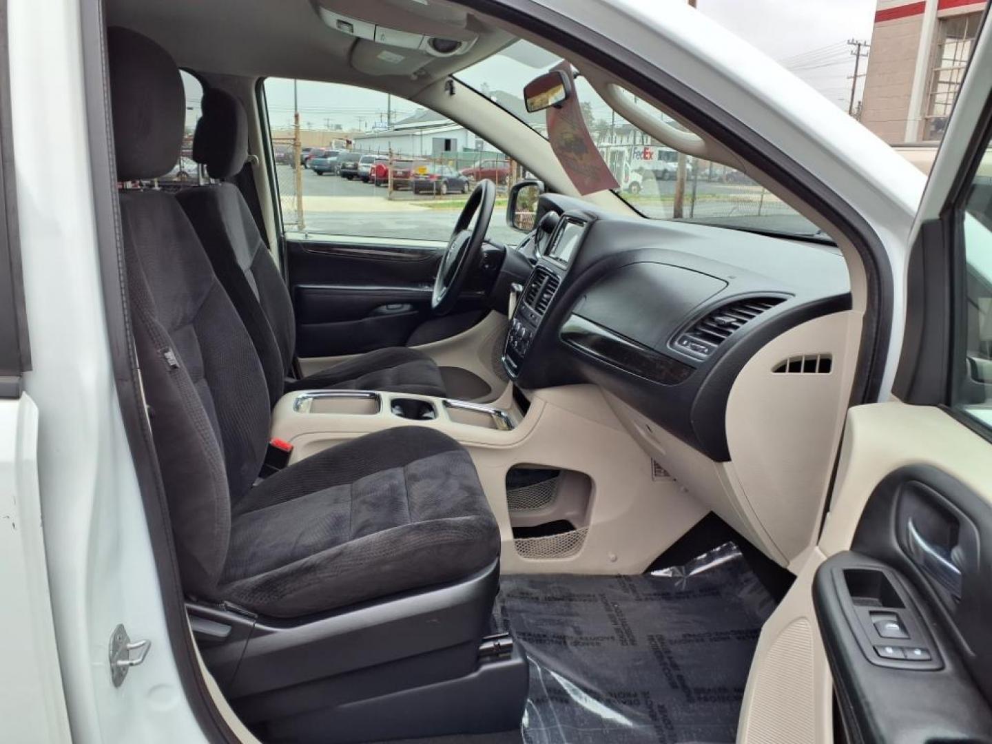 2014 Bright White Clear Coat Dodge Grand Caravan SXT (2C4RDGCG3ER) with an 3.6L Pentastar 3.6L Flex Fuel V6 283hp 260ft. lbs. Sequential-Port F.I. engine, 6-Speed Shiftable Automatic transmission, located at 50 Eastern Blvd., Essex, MD, 21221, (410) 686-3444, 39.304367, -76.484947 - Photo#17