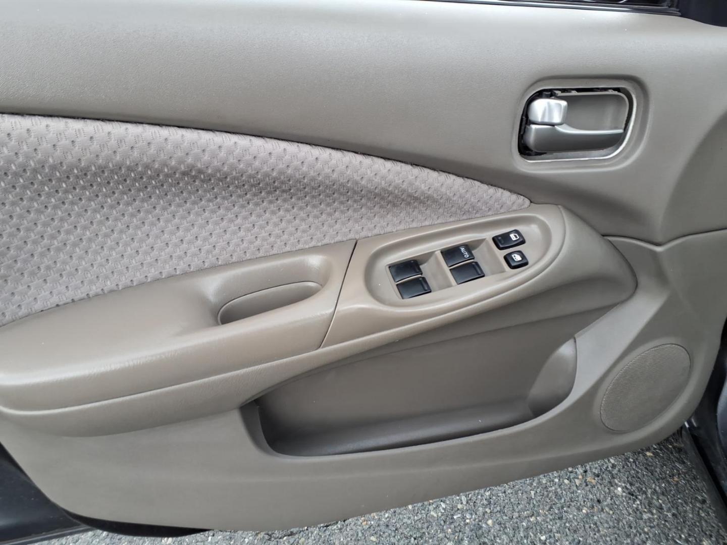 2004 Blackout Nissan Sentra 1.8 S (3N1CB51D54L) with an 1.8L 1L NA I4 double overhead cam (DOHC) 16V Fuel Injected engine, Automatic transmission, located at 50 Eastern Blvd., Essex, MD, 21221, (410) 686-3444, 39.304367, -76.484947- Photo#6