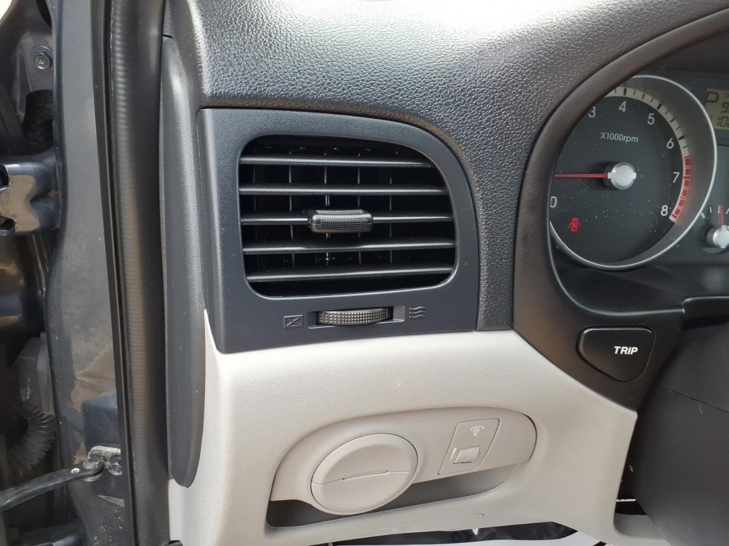 2009 Dk. Gray Hyundai ACCENT GLS (KMHCN46C59U) with an 1.6L 4 Cylinder Sequential-Port F.I. engine, Automatic transmission, located at 50 Eastern Blvd., Essex, MD, 21221, (410) 686-3444, 39.304367, -76.484947- Photo#16