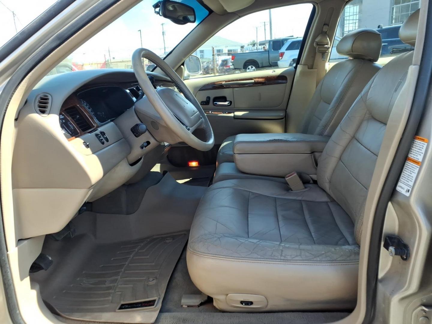 2002 Biege Lincoln Town Car Executive (1LNHM81W72Y) with an 4.6L 4.6L V8 220hp 265ft. lbs. Fuel Injected engine, 4-Speed Automatic transmission, located at 50 Eastern Blvd., Essex, MD, 21221, (410) 686-3444, 39.304367, -76.484947 - Photo#7