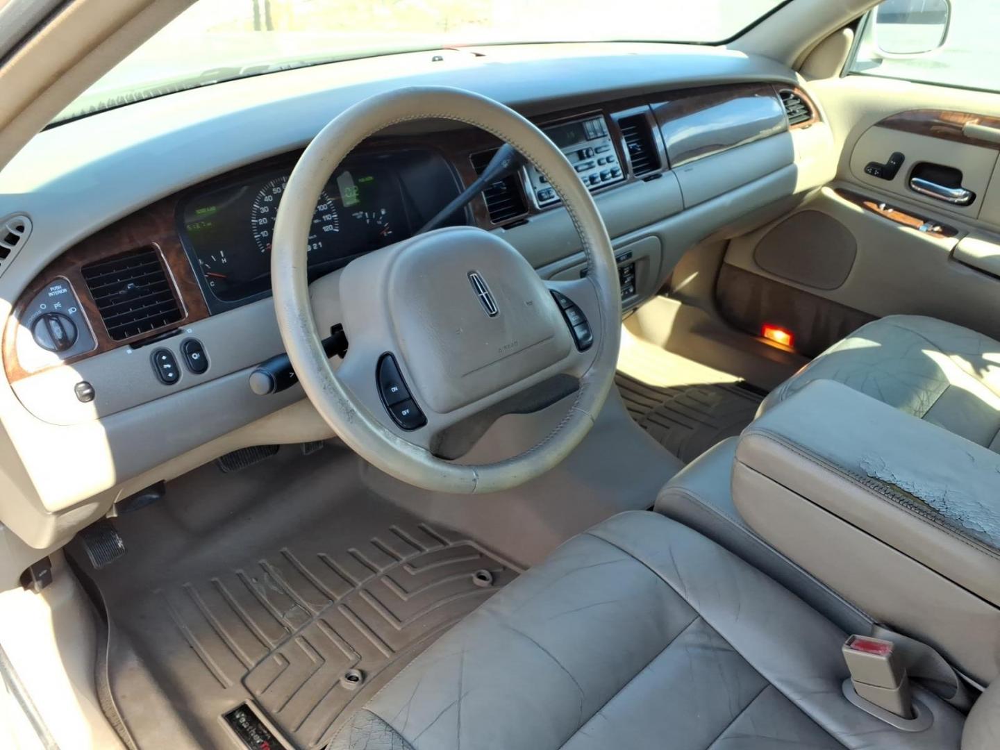 2002 Biege Lincoln Town Car Executive (1LNHM81W72Y) with an 4.6L 4.6L V8 220hp 265ft. lbs. Fuel Injected engine, 4-Speed Automatic transmission, located at 50 Eastern Blvd., Essex, MD, 21221, (410) 686-3444, 39.304367, -76.484947 - Photo#9
