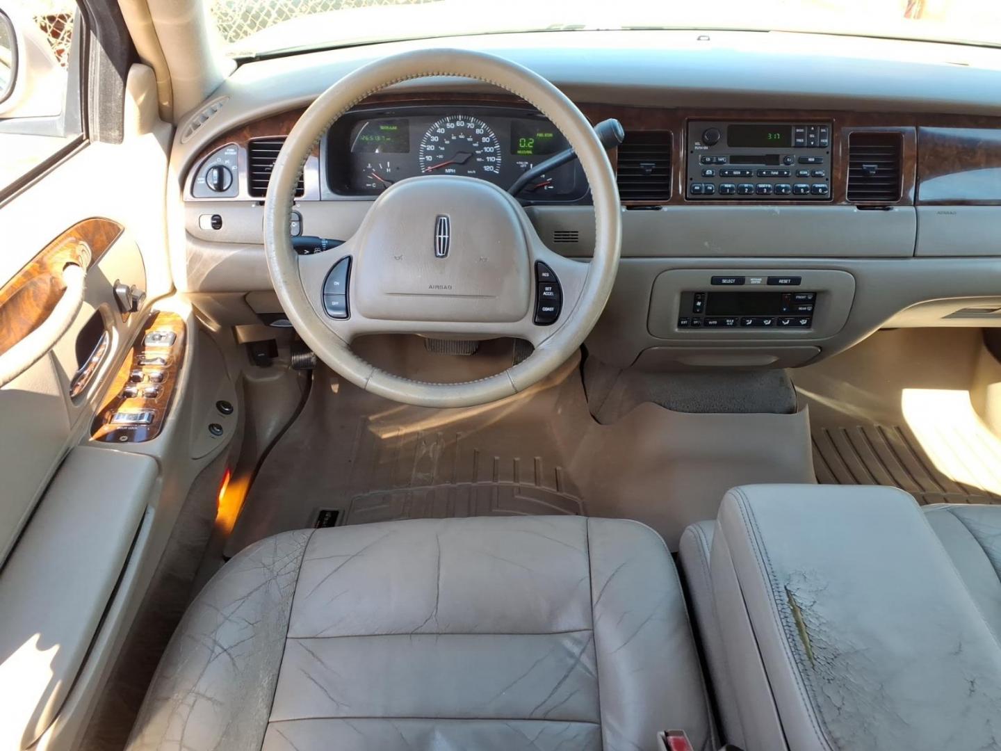 2002 Biege Lincoln Town Car Executive (1LNHM81W72Y) with an 4.6L 4.6L V8 220hp 265ft. lbs. Fuel Injected engine, 4-Speed Automatic transmission, located at 50 Eastern Blvd., Essex, MD, 21221, (410) 686-3444, 39.304367, -76.484947 - Photo#15