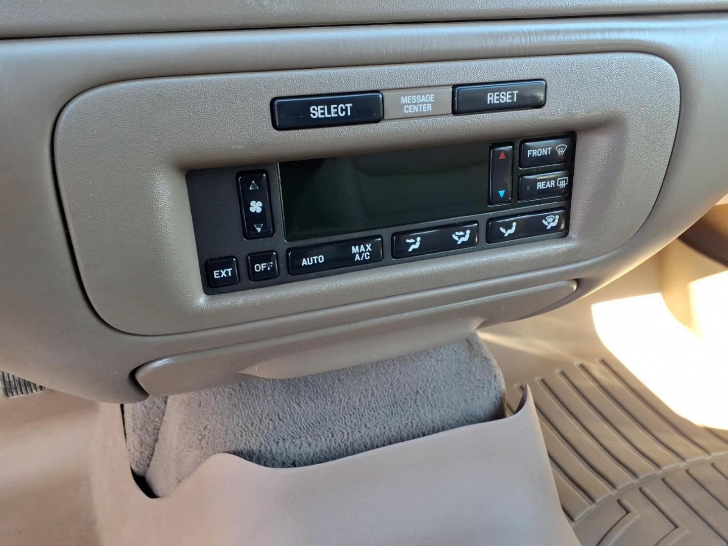 2002 Biege Lincoln Town Car Executive (1LNHM81W72Y) with an 4.6L 4.6L V8 220hp 265ft. lbs. Fuel Injected engine, 4-Speed Automatic transmission, located at 50 Eastern Blvd., Essex, MD, 21221, (410) 686-3444, 39.304367, -76.484947 - Photo#18