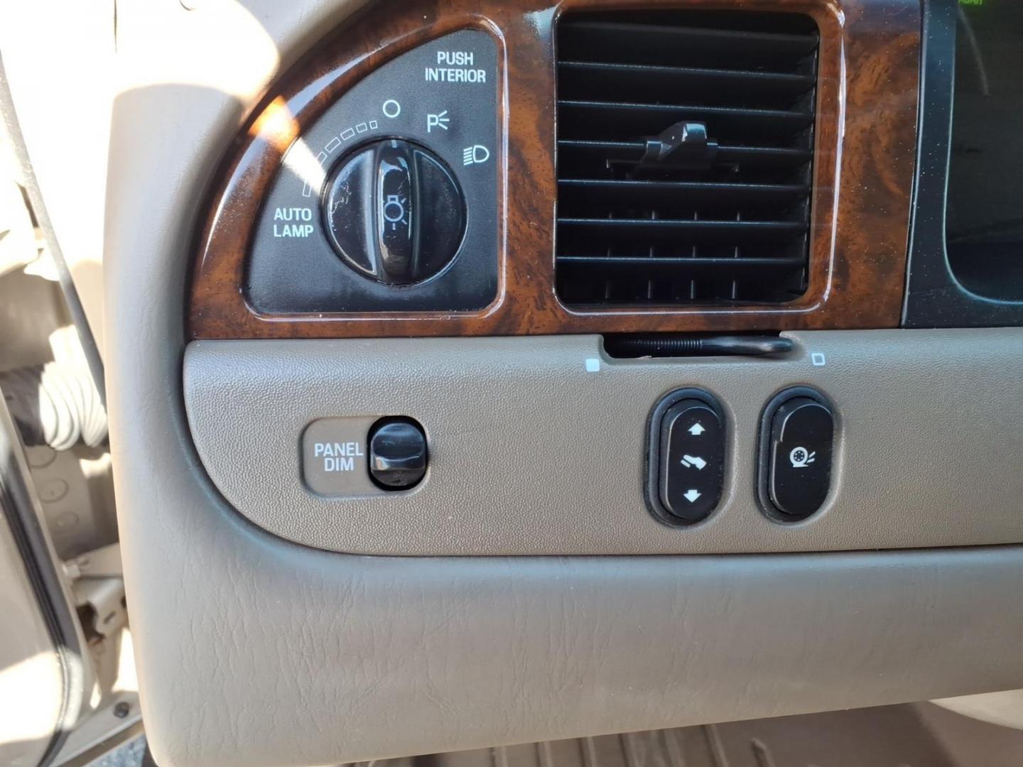 2002 Biege Lincoln Town Car Executive (1LNHM81W72Y) with an 4.6L 4.6L V8 220hp 265ft. lbs. Fuel Injected engine, 4-Speed Automatic transmission, located at 50 Eastern Blvd., Essex, MD, 21221, (410) 686-3444, 39.304367, -76.484947 - Photo#20