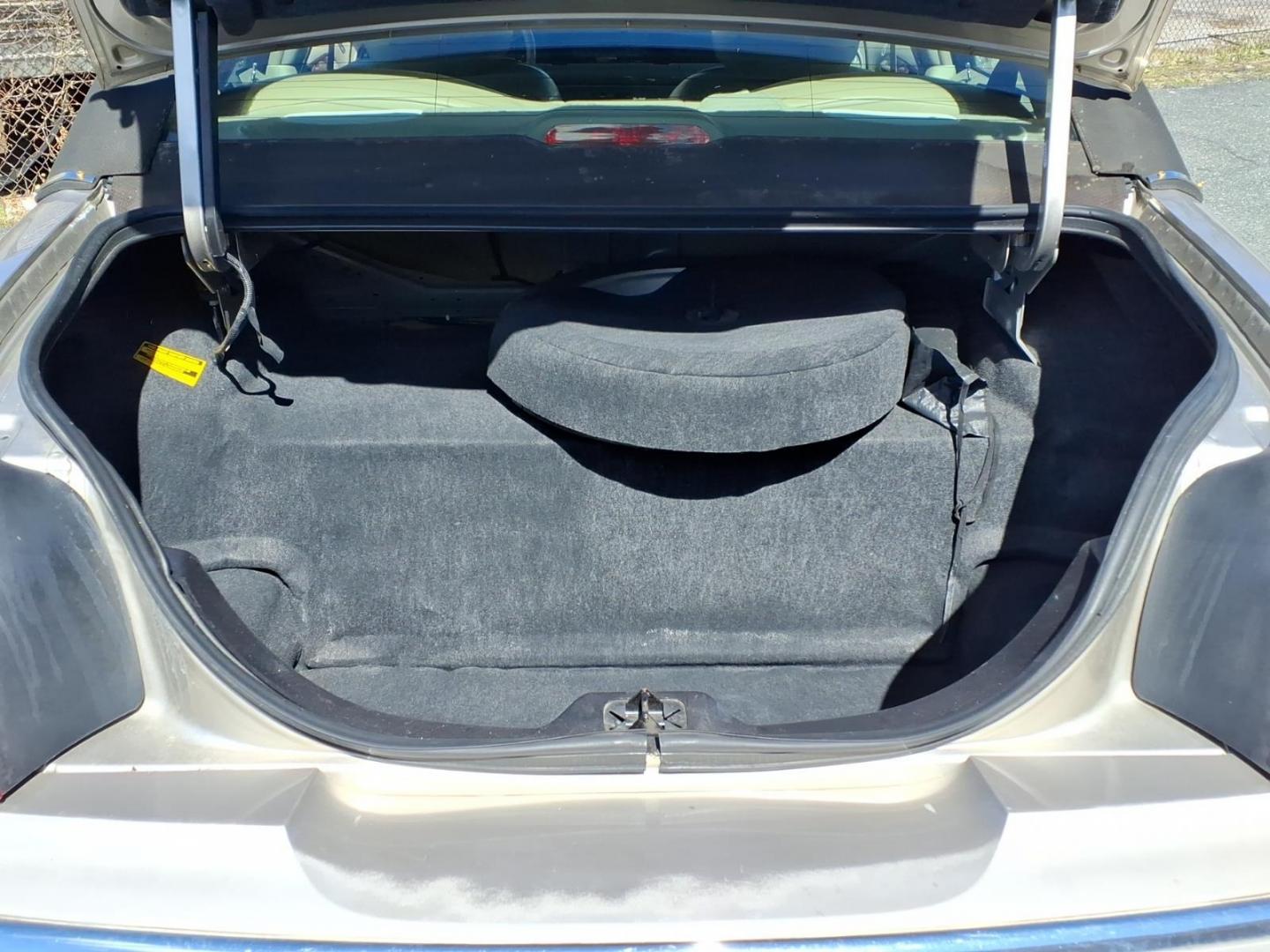 2002 Biege Lincoln Town Car Executive (1LNHM81W72Y) with an 4.6L 4.6L V8 220hp 265ft. lbs. Fuel Injected engine, 4-Speed Automatic transmission, located at 50 Eastern Blvd., Essex, MD, 21221, (410) 686-3444, 39.304367, -76.484947 - Photo#21