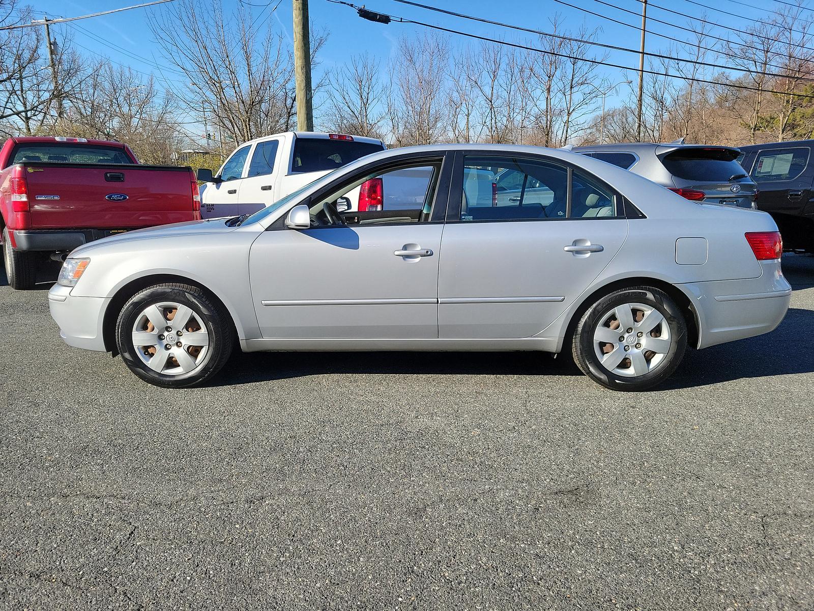 2010 Radiant Silver - SM /Gray - U7 Hyundai Sonata GLS PZEV (5NPET4AC3AH) with an 2.4L DOHC 16-valve I4 engine engine, located at 50 Eastern Blvd., Essex, MD, 21221, (410) 686-3444, 39.304367, -76.484947 - <p>Our great-looking 2010 Hyundai Sonata GLS Sedan is just stunning in Radiant Silver! Powered by a proven 2.4 Liter 4 Cylinder that generates 175hp connected to a 5 Speed Automatic transmission. This Front Wheel Drive team returns nearly 32mpg on the highway and offers a compliant ride with excelle - Photo #6