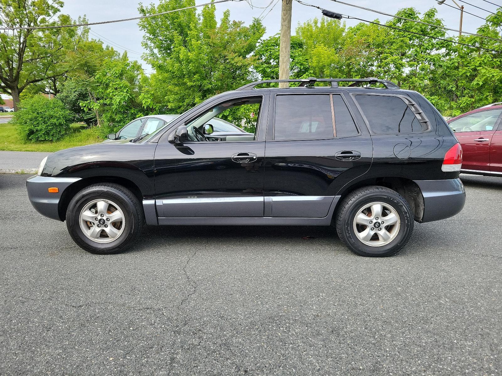 2006 Black Obsidian - ED /Gray - YD Hyundai Santa Fe GLS (KM8SC73D56U) with an 2.7L DOHC MPI 24-valve V6 engine engine, located at 50 Eastern Blvd., Essex, MD, 21221, (410) 686-3444, 39.304367, -76.484947 - <p>Our 2006 Hyundai Santa Fe GLS 4WD in Black Obsidian blends the best attributes of traditional SUVs with a driving character like that of a mid-sized sedan. Powered by a 2.7 Liter V6 generating 200hp coupled to a 5 Speed Automatic transmission. This Four Wheel Drive SUV earns up to mpg on the high - Photo #6