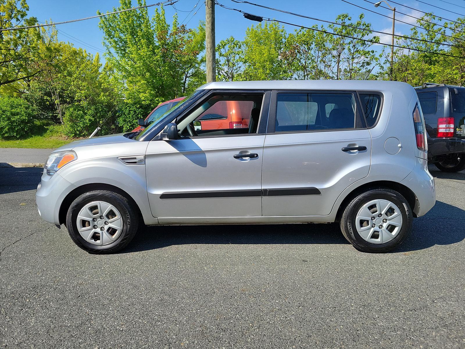 2011 Bright Silver - A3D /Black seat trim - WK Kia Soul (KNDJT2A15B7) with an 1.6L DOHC MPI CVVT I4 engine engine, located at 50 Eastern Blvd., Essex, MD, 21221, (410) 686-3444, 39.304367, -76.484947 - <p>This great-looking 2011 Kia Soul Hatchback offers a unique style in Bright Silver that you will love taking on the town. Powered by a 2.0 Liter 4 Cylinder generating 142hp connected to a 5 Speed Manual transmission. This Front Wheel Drive hatchback handles well, offering a smooth ride while secur - Photo #6