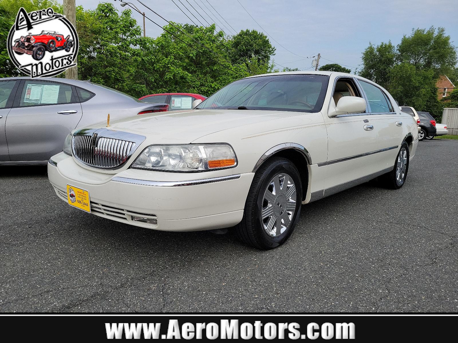 photo of 2003 LINCOLN TOWN CAR