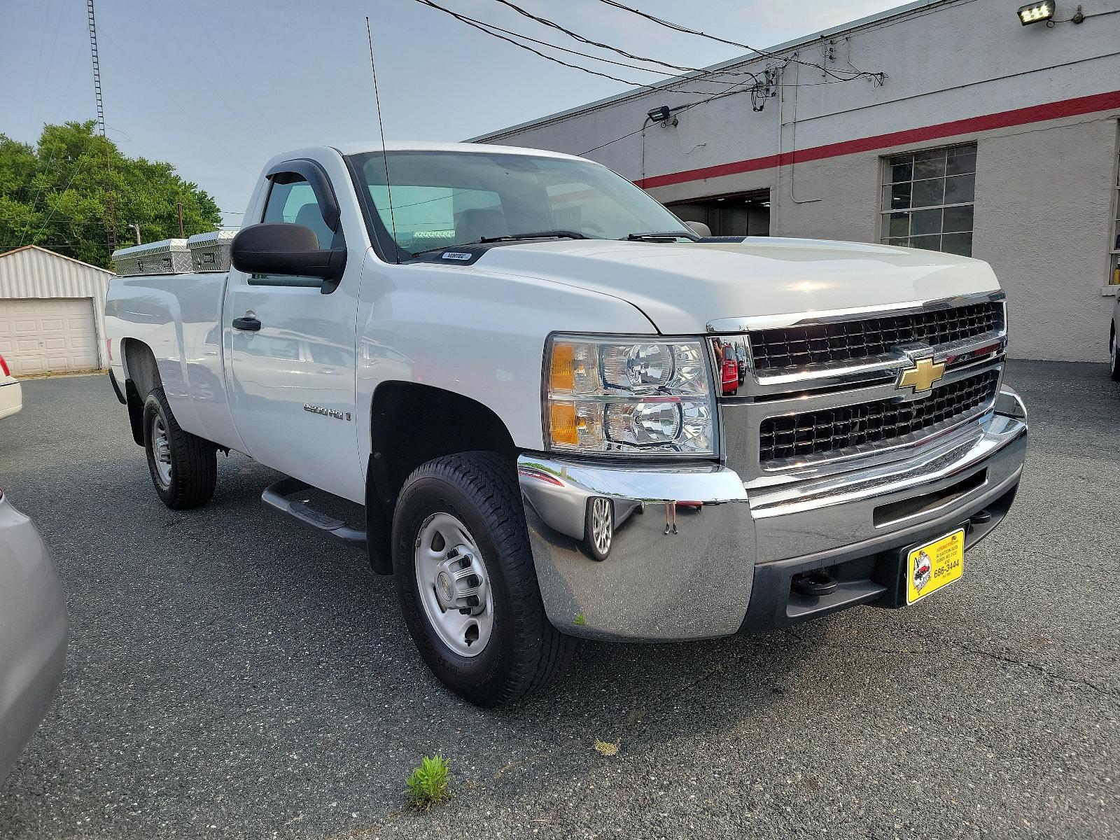 2008 Summit White - 50U /Dark Titanium - 88B Chevrolet Silverado 2500HD Work Truck (1GCHC24K18E) with an ENGINE, VORTEC 6.0L VARIABLE VALVE TIMING V8 SFI engine, located at 50 Eastern Blvd., Essex, MD, 21221, (410) 686-3444, 39.304367, -76.484947 - <p>Look no further than our 2008 Chevrolet Silverado 2500 W/T Regular Cab 4X4 presented in Summit White. Powered by a 6.0 Liter V8 that offers 360hp while connected to a Heavy Duty 6 Speed Automatic transmission with a tow/haul mode. This Four Wheel Drive secures up to 17mpg on the highway and has a - Photo #2
