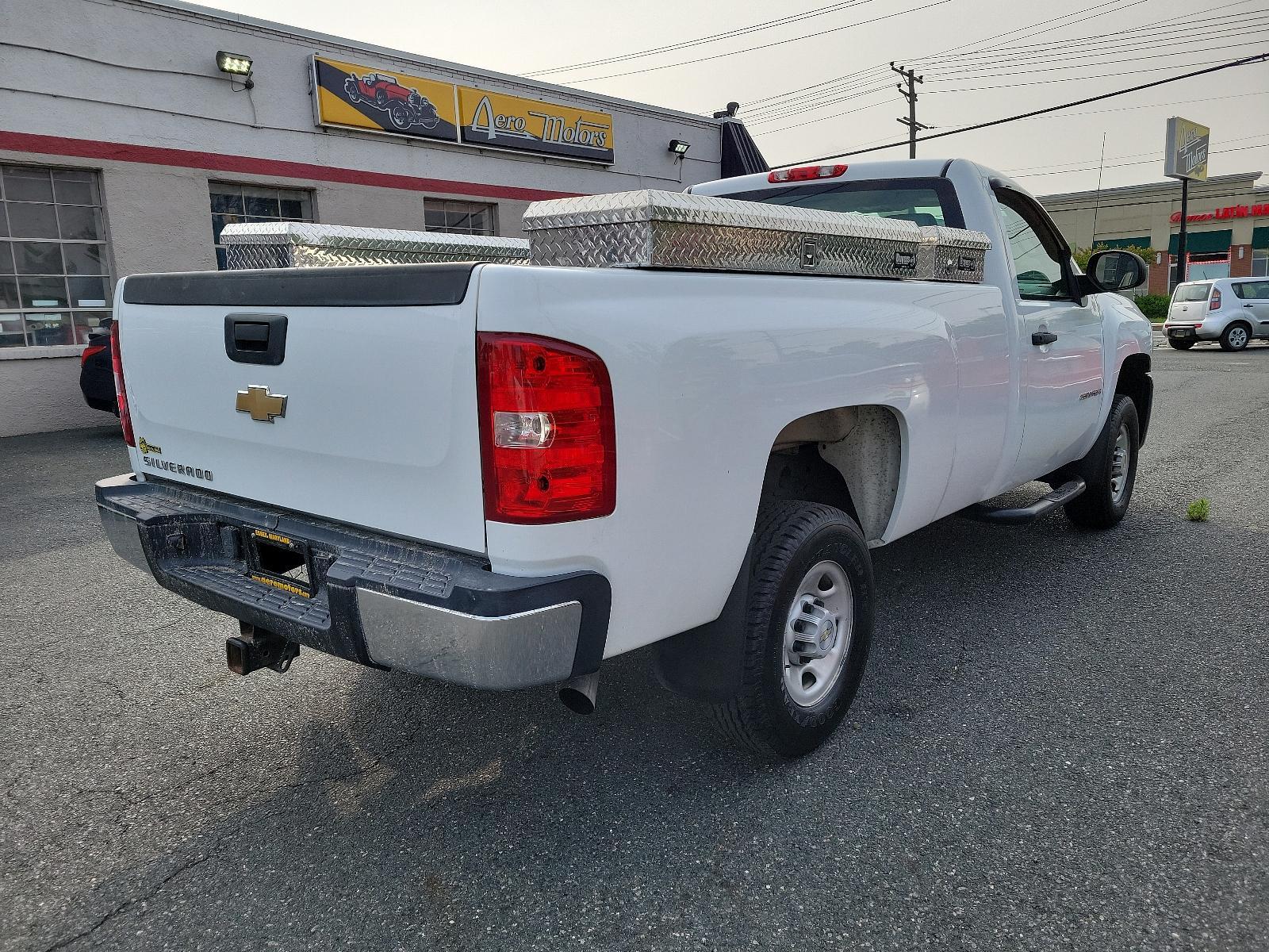 2008 Summit White - 50U /Dark Titanium - 88B Chevrolet Silverado 2500HD Work Truck (1GCHC24K18E) with an ENGINE, VORTEC 6.0L VARIABLE VALVE TIMING V8 SFI engine, located at 50 Eastern Blvd., Essex, MD, 21221, (410) 686-3444, 39.304367, -76.484947 - <p>Look no further than our 2008 Chevrolet Silverado 2500 W/T Regular Cab 4X4 presented in Summit White. Powered by a 6.0 Liter V8 that offers 360hp while connected to a Heavy Duty 6 Speed Automatic transmission with a tow/haul mode. This Four Wheel Drive secures up to 17mpg on the highway and has a - Photo #3