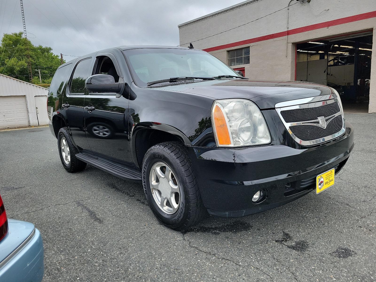 2008 Onyx Black - 41U /Ebony - 19D GMC Yukon SLE w/3SB (1GKFK13008J) with an ENGINE, VORTEC 5.3L V8 SFI FLEXFUEL WITH ACTIVE FUEL MANAGEMENT engine, located at 50 Eastern Blvd., Essex, MD, 21221, (410) 686-3444, 39.304367, -76.484947 - <p>This 2008 GMC Yukon SLE w/3SB 4WD in Onyx Black boasts a level of refinement that surpasses all your expectations. Powered by a 5.3 Liter V8 generating 320hp connected to a 4 Speed Automatic transmission. This Four Wheel Drive SUV is an excellent choice for road trips and adventures, earning near - Photo #2