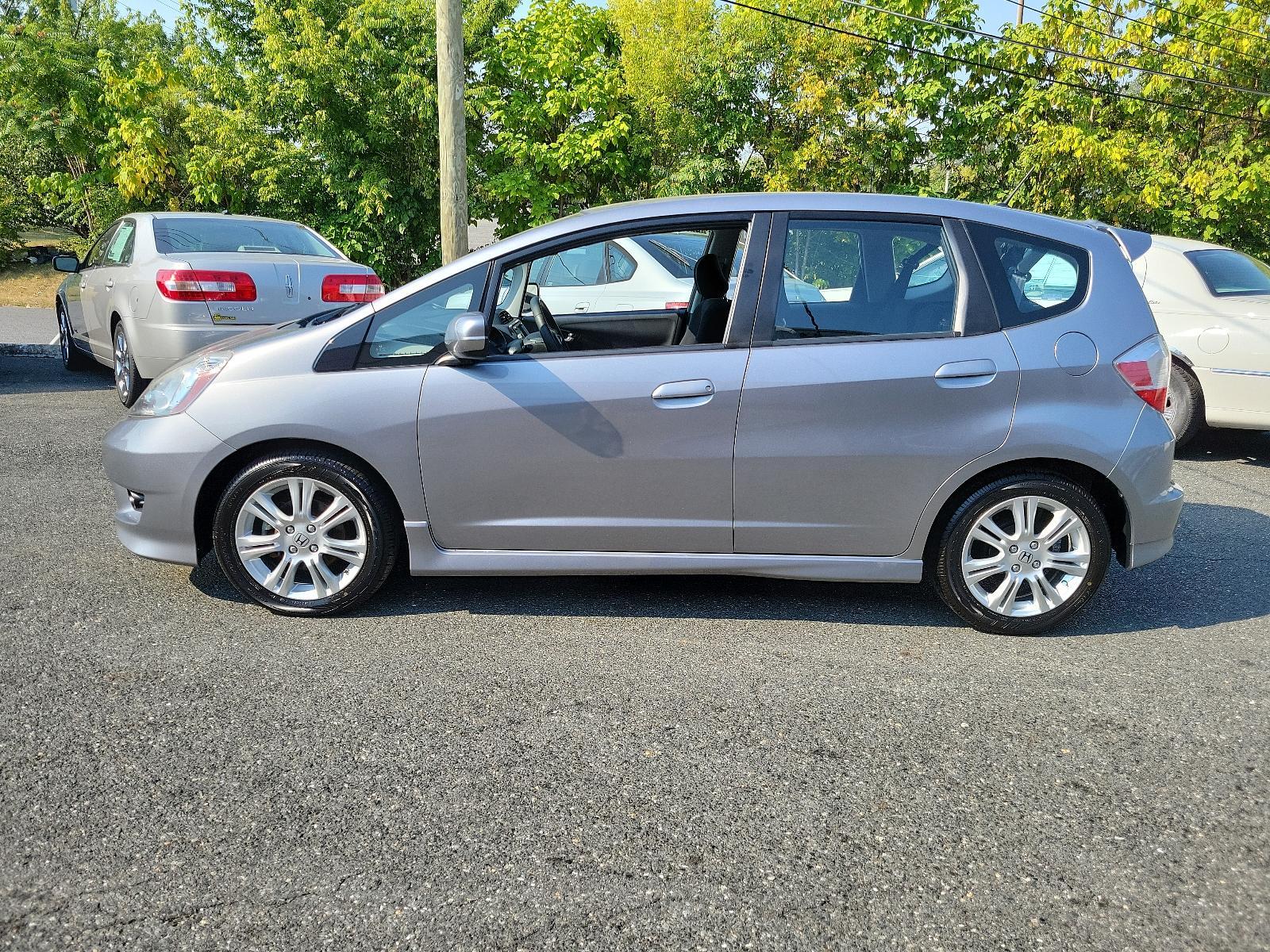 2009 Storm Silver Metallic - SI /Black - BK Honda Fit Sport w/Navi (JHMGE87689S) with an 1.5L SOHC MPFI 16-valve i-VTEC I4 engine engine, located at 50 Eastern Blvd., Essex, MD, 21221, (410) 686-3444, 39.304367, -76.484947 - <p>Check out this lively 2009 Honda Fit Sport on display in Storm Silve Metallic! Powered by an energetic 1.5 Liter 4 Cylinder offering 117hp while paired to a 5 Speed Manual transmission. This Front Wheel Drive combination will reward you with nearly 33mpg on the highway! It's not often you find a - Photo #6
