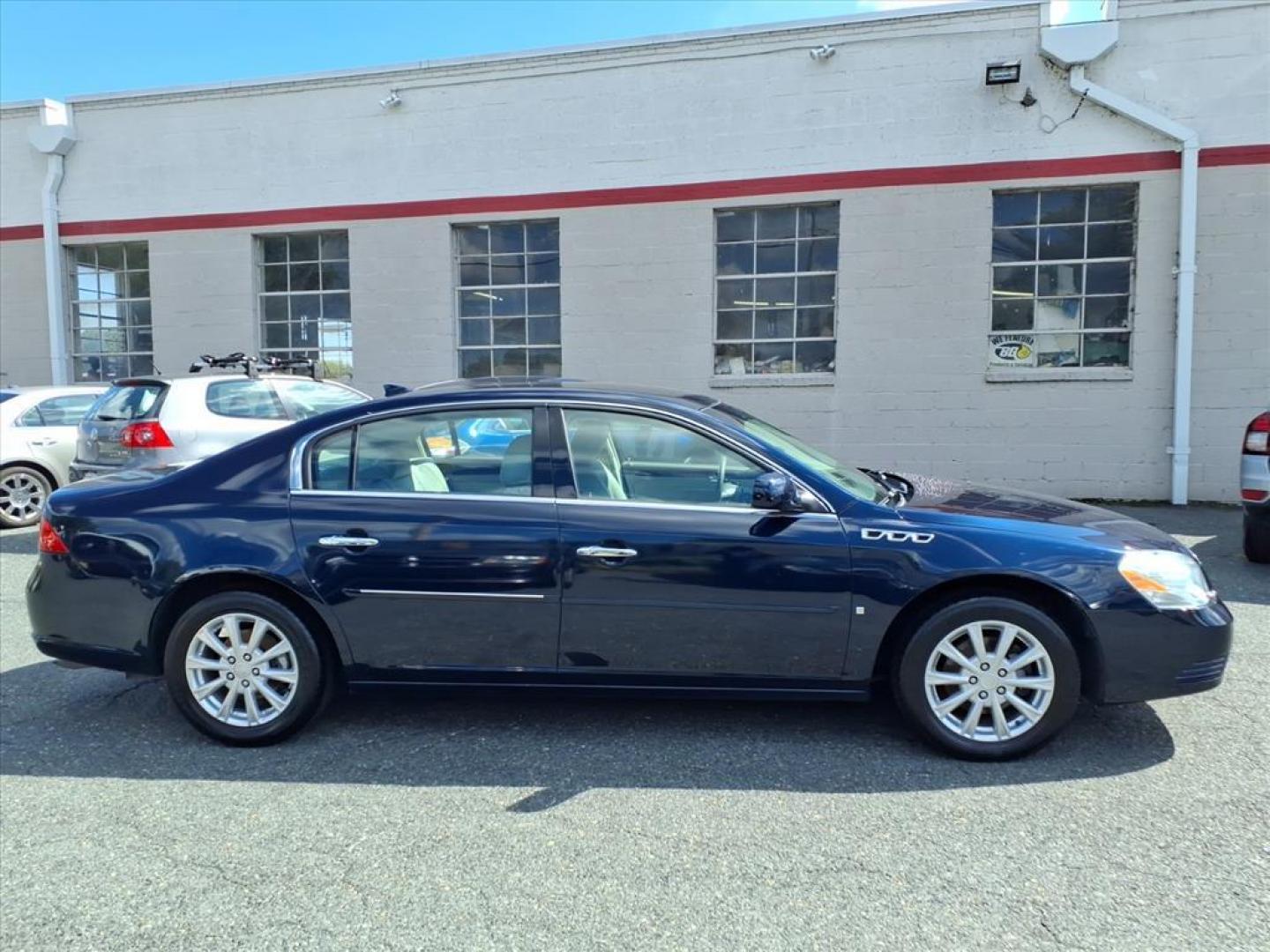 2009 Blue Buick Lucerne CXL Special Edition (1G4HD57M59U) with an 3.9L 3.9L Flex Fuel V6 227hp 237ft. lbs. Fuel Injected engine, 4-Speed Automatic transmission, located at 50 Eastern Blvd., Essex, MD, 21221, (410) 686-3444, 39.304367, -76.484947 - Photo#5