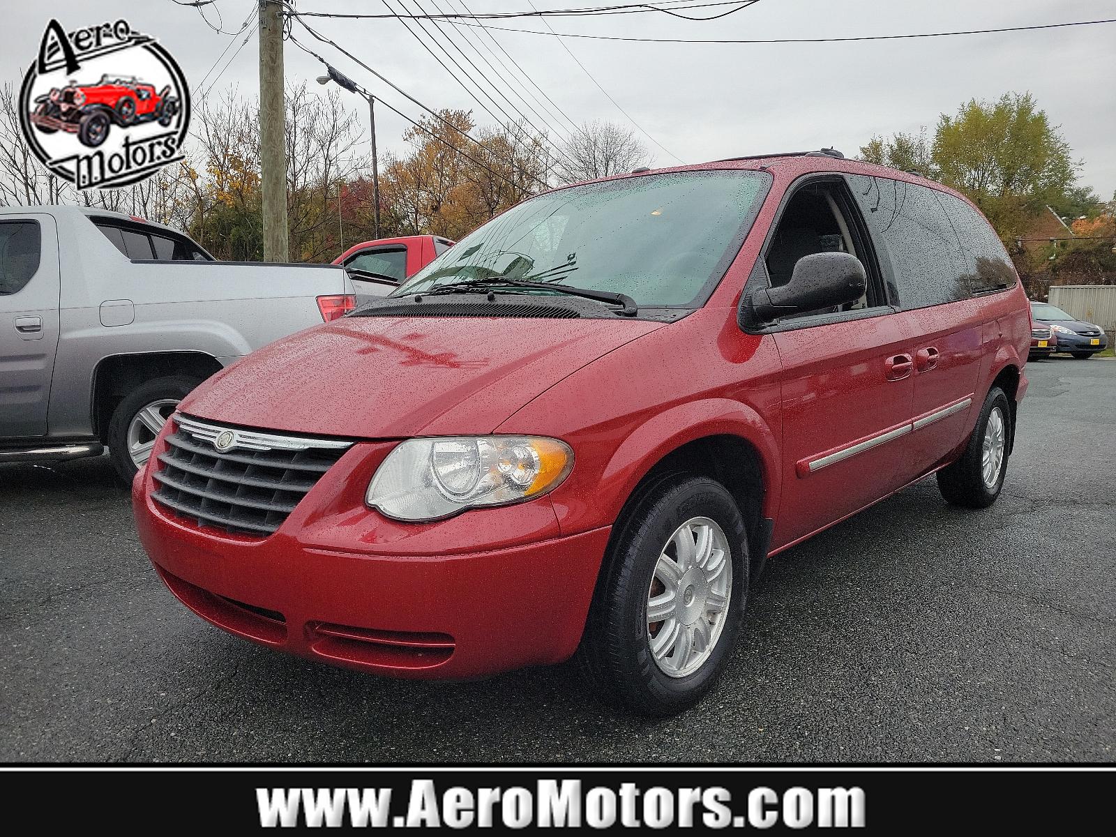 photo of 2006 Chrysler Town  and  Country LWB