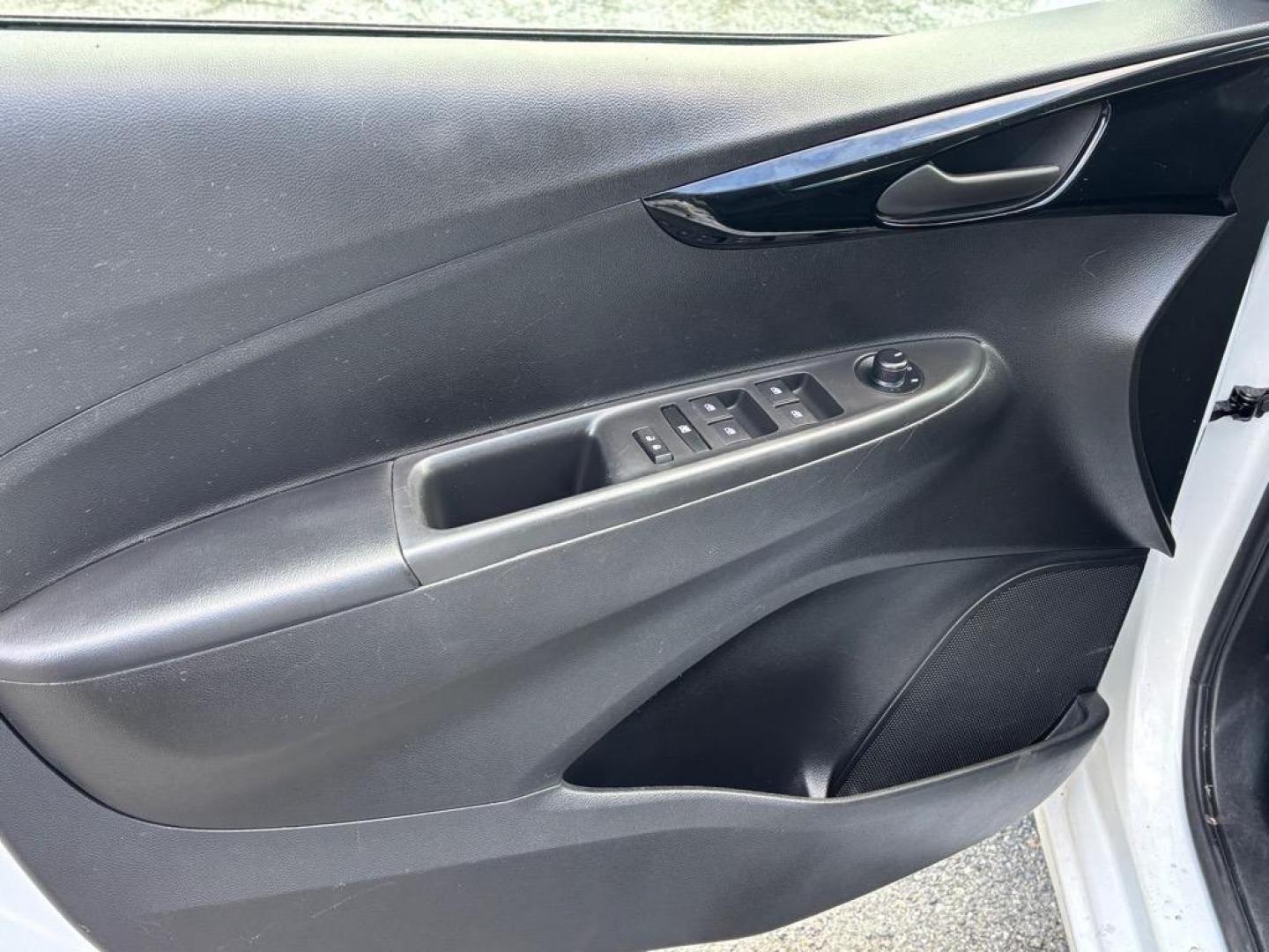 2021 White Chevrolet Spark 1LT CVT (KL8CD6SAXMC) with an 1.4L 4 Cylinder Fuel Injected engine, Automatic transmission, located at 50 Eastern Blvd., Essex, MD, 21221, (410) 686-3444, 39.304367, -76.484947 - Photo#9