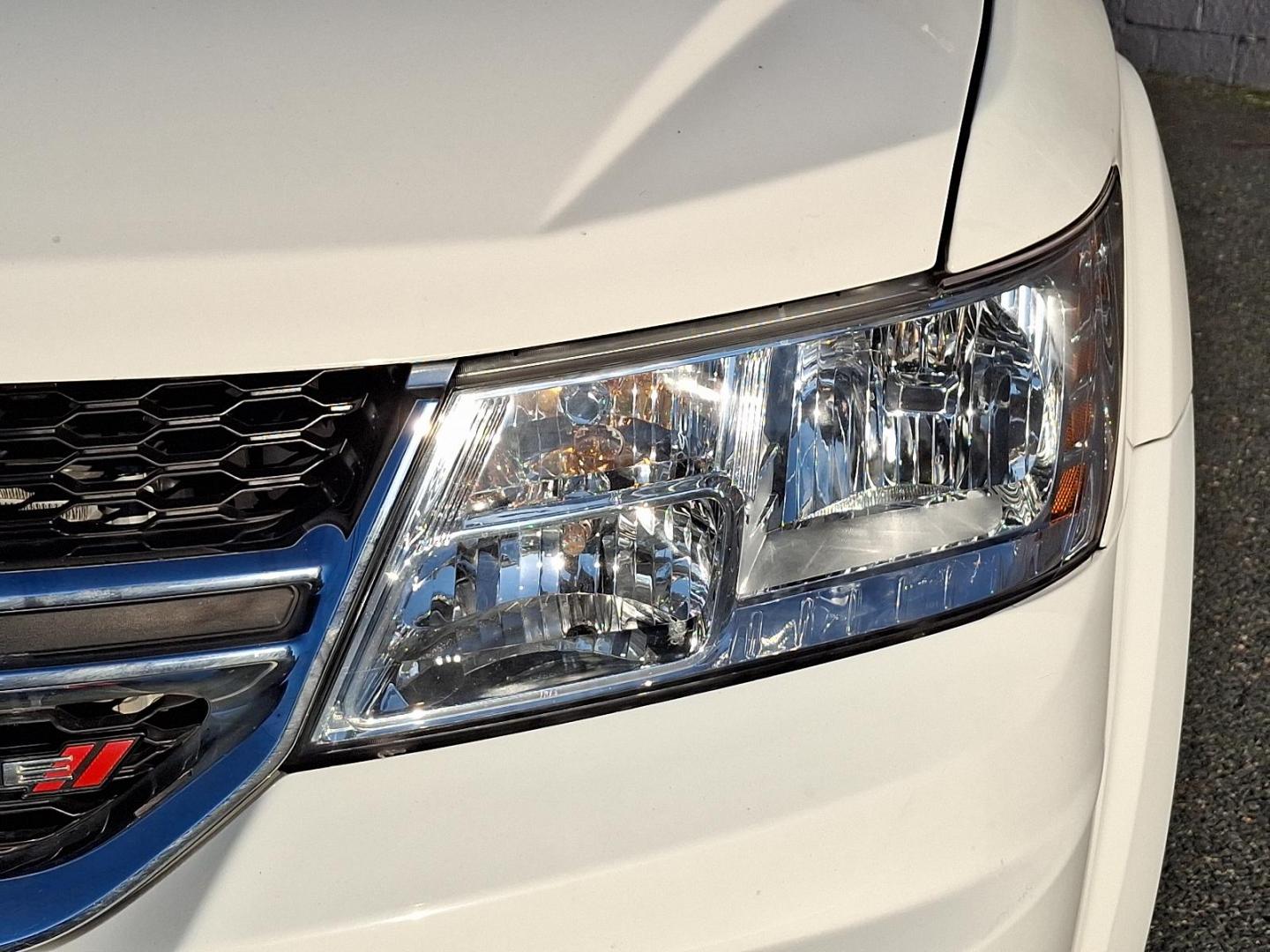 2018 White Dodge Journey SE (3C4PDCAB7JT) with an 2.4L 4 Cylinder Sequential-Port F.I. engine, Automatic transmission, located at 50 Eastern Blvd., Essex, MD, 21221, (410) 686-3444, 39.304367, -76.484947 - Photo#33