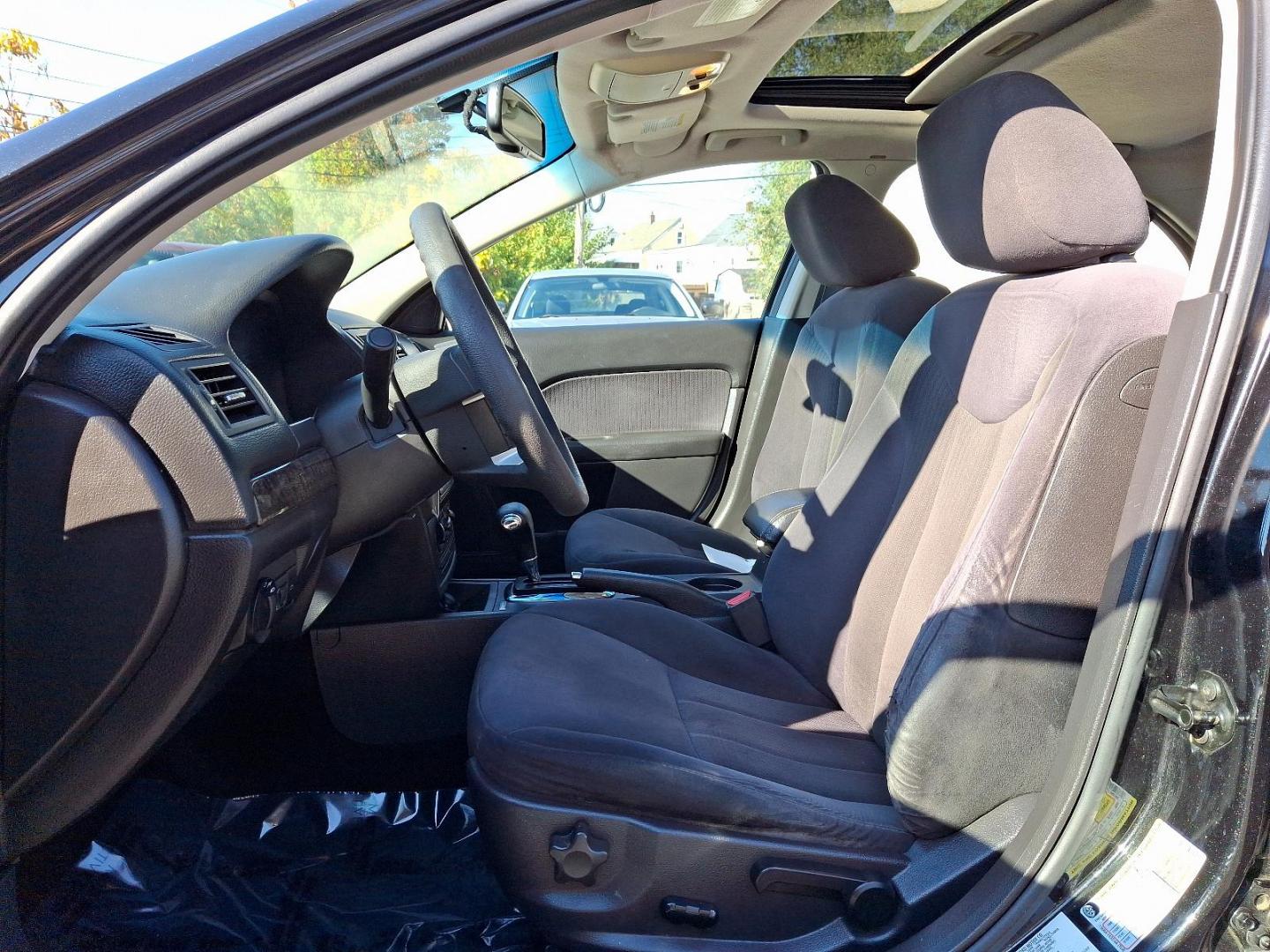2009 Black Mercury Milan I-4 (3MEHM07Z39R) with an 2.3L 4 Cylinder Sequential-Port F.I. engine, Automatic transmission, located at 50 Eastern Blvd., Essex, MD, 21221, (410) 686-3444, 39.304367, -76.484947 - Photo#32