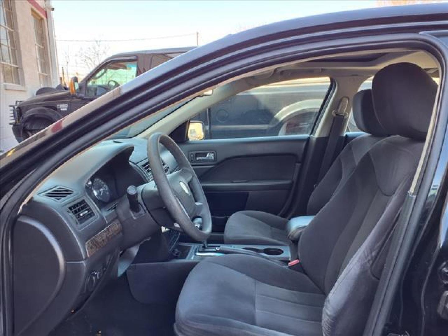2009 Black Mercury Milan I-4 (3MEHM07Z39R) with an 2.3L 4 Cylinder Sequential-Port F.I. engine, Automatic transmission, located at 50 Eastern Blvd., Essex, MD, 21221, (410) 686-3444, 39.304367, -76.484947 - Photo#8
