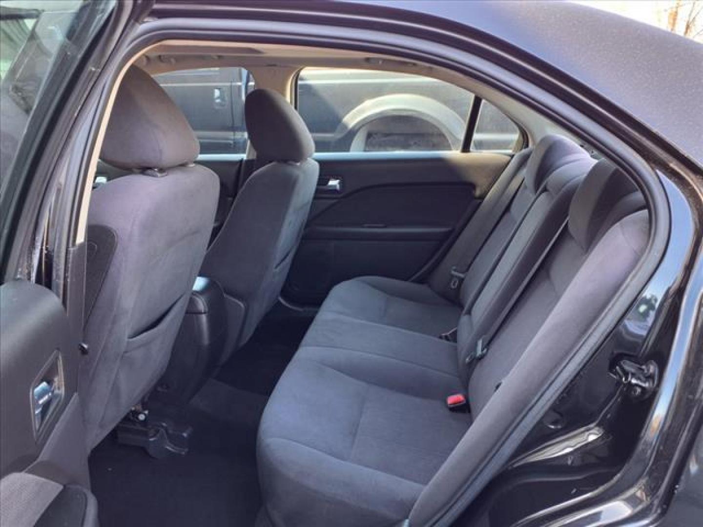 2009 Black Mercury Milan I-4 (3MEHM07Z39R) with an 2.3L 4 Cylinder Sequential-Port F.I. engine, Automatic transmission, located at 50 Eastern Blvd., Essex, MD, 21221, (410) 686-3444, 39.304367, -76.484947 - Photo#9