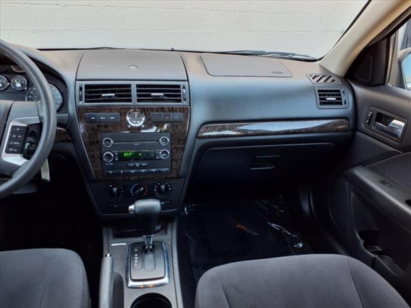 2009 Black Mercury Milan I-4 (3MEHM07Z39R) with an 2.3L 4 Cylinder Sequential-Port F.I. engine, Automatic transmission, located at 50 Eastern Blvd., Essex, MD, 21221, (410) 686-3444, 39.304367, -76.484947 - Photo#12