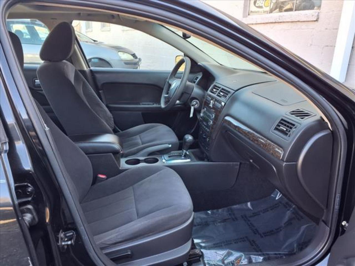 2009 Black Mercury Milan I-4 (3MEHM07Z39R) with an 2.3L 4 Cylinder Sequential-Port F.I. engine, Automatic transmission, located at 50 Eastern Blvd., Essex, MD, 21221, (410) 686-3444, 39.304367, -76.484947 - Photo#14