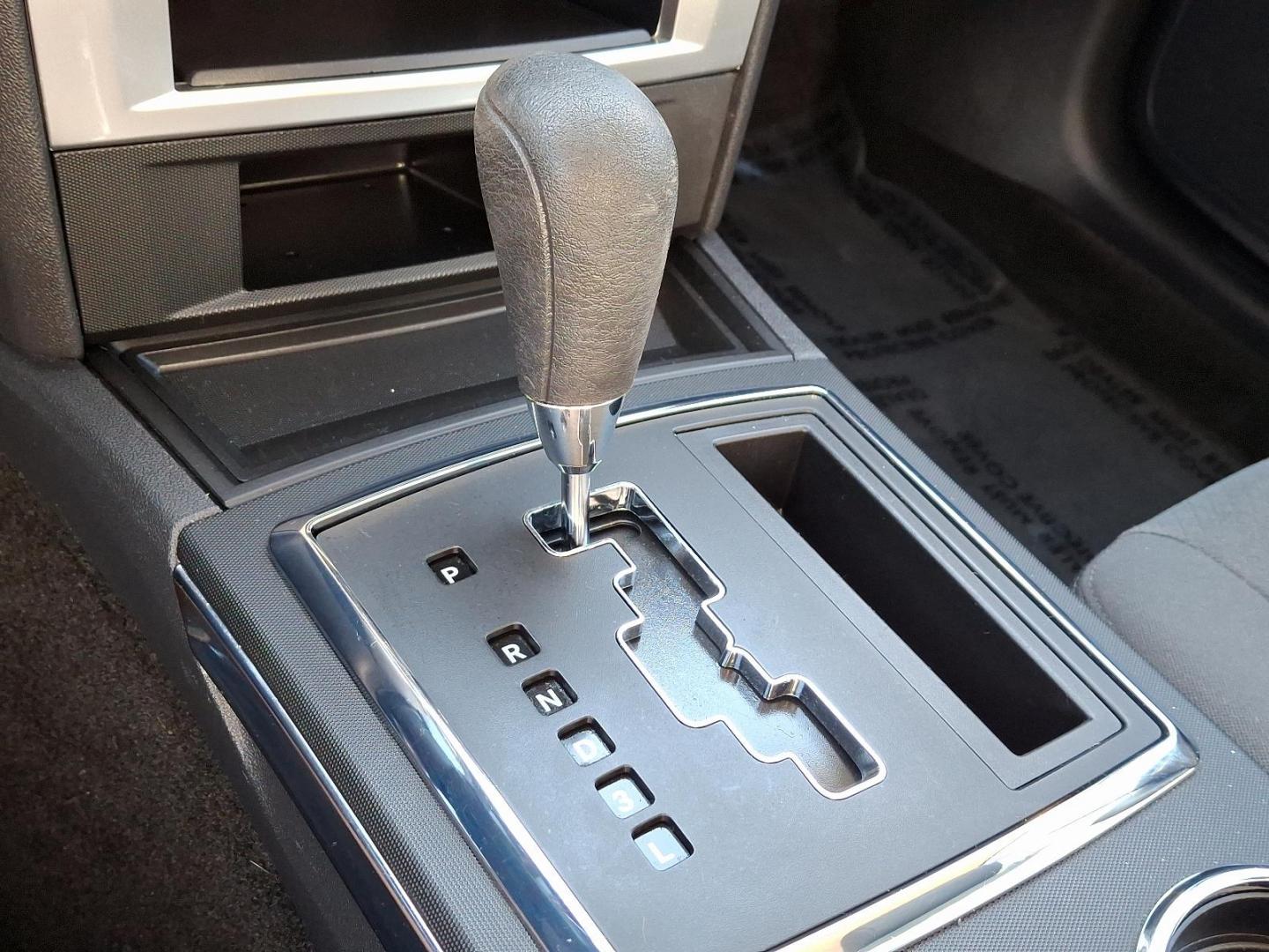 2009 Silver Chrysler 300 LX (2C3KA43DX9H) with an 2.7L 6 Cylinder Sequential-Port F.I. engine, Automatic transmission, located at 50 Eastern Blvd., Essex, MD, 21221, (410) 686-3444, 39.304367, -76.484947 - Photo#32