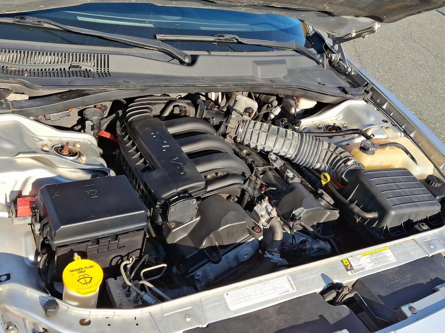 2009 Silver Chrysler 300 LX (2C3KA43DX9H) with an 2.7L 6 Cylinder Sequential-Port F.I. engine, Automatic transmission, located at 50 Eastern Blvd., Essex, MD, 21221, (410) 686-3444, 39.304367, -76.484947 - Photo#44