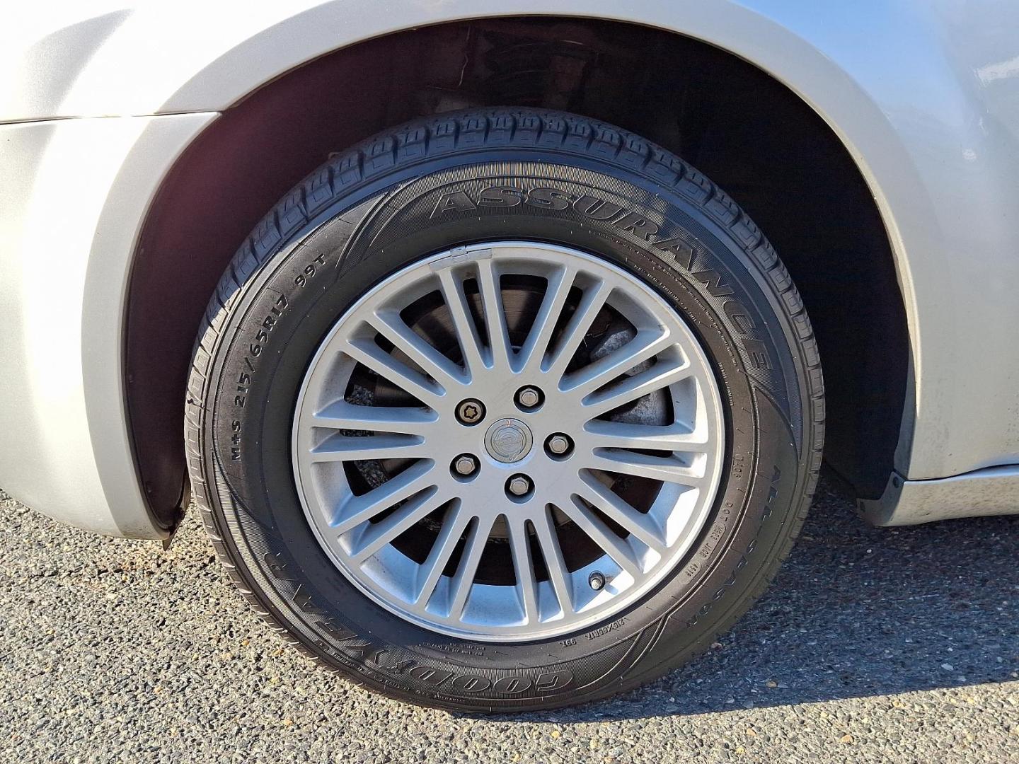 2009 Silver Chrysler 300 LX (2C3KA43DX9H) with an 2.7L 6 Cylinder Sequential-Port F.I. engine, Automatic transmission, located at 50 Eastern Blvd., Essex, MD, 21221, (410) 686-3444, 39.304367, -76.484947 - Photo#26
