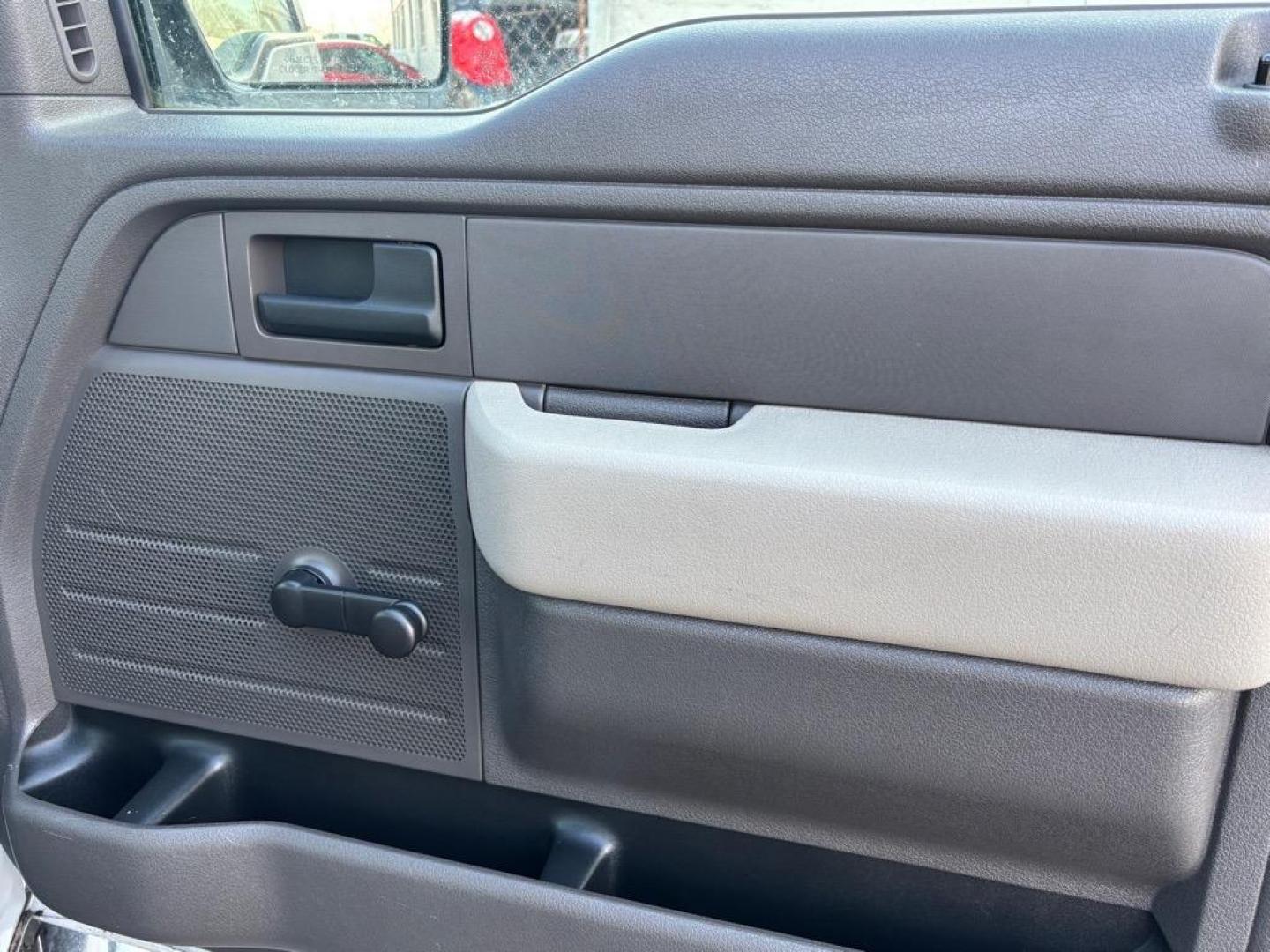 2009 Brilliant Silver Clearcoat Metallic Ford F-150 XL (1FTRF12819K) with an 4.6L 4.6L 3V V8 292hp 320ft. lbs. Sequential-Port F.I. engine, 6-Speed Automatic transmission, located at 50 Eastern Blvd., Essex, MD, 21221, (410) 686-3444, 39.304367, -76.484947 - Photo#12