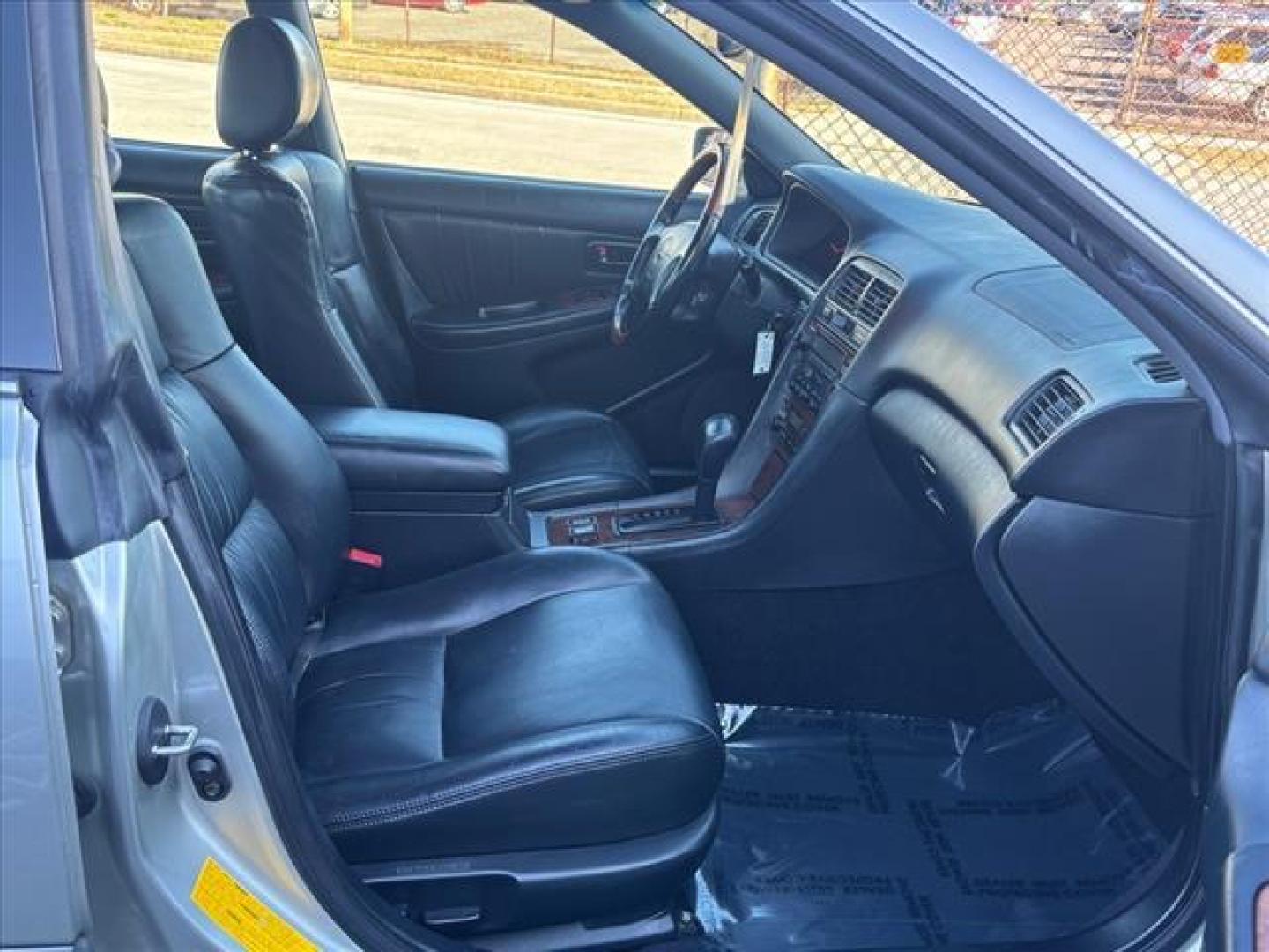2001 Silver Lexus ES 300 Base (JT8BF28G410) with an 3.0L 6 Cylinder Fuel Injected engine, Automatic transmission, located at 50 Eastern Blvd., Essex, MD, 21221, (410) 686-3444, 39.304367, -76.484947 - Photo#18