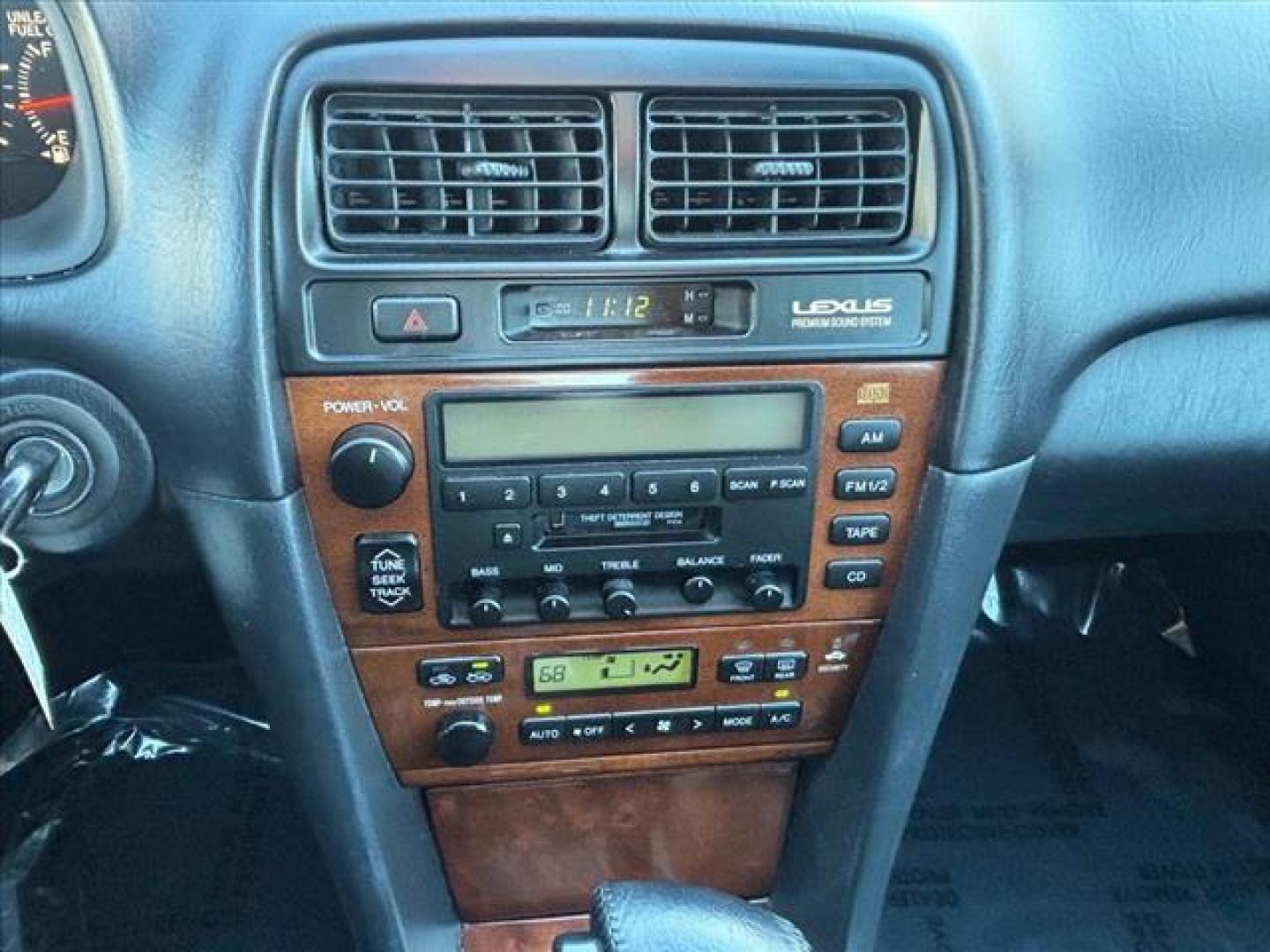 2001 Silver Lexus ES 300 Base (JT8BF28G410) with an 3.0L 6 Cylinder Fuel Injected engine, Automatic transmission, located at 50 Eastern Blvd., Essex, MD, 21221, (410) 686-3444, 39.304367, -76.484947 - Photo#20