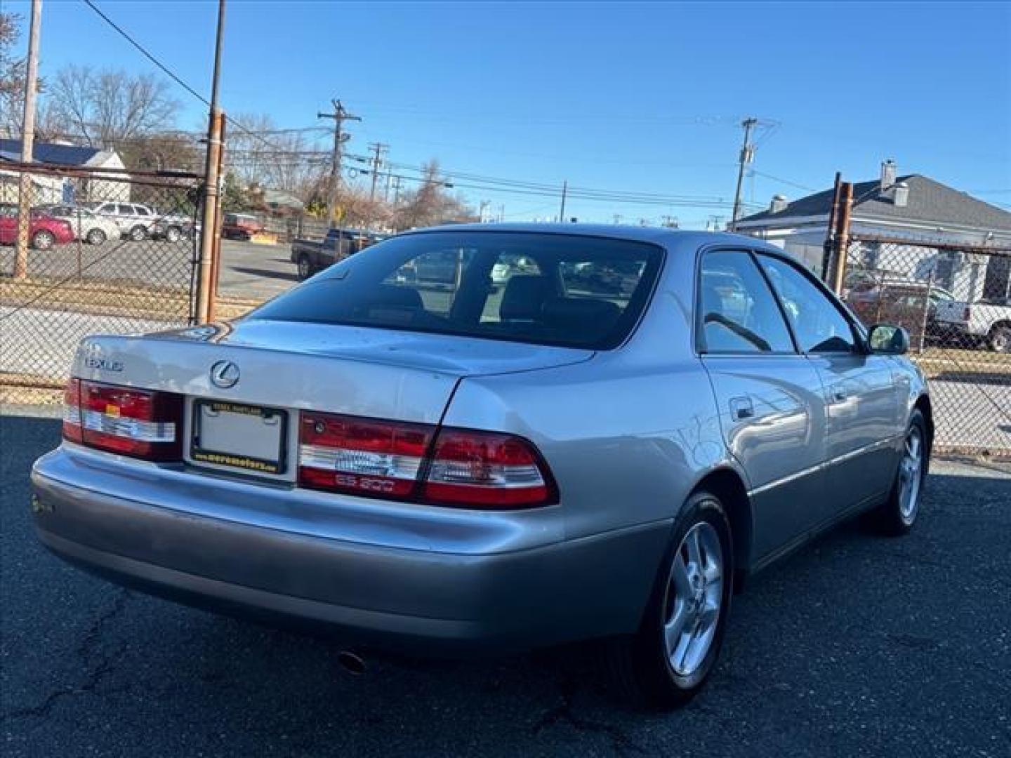 2001 Silver Lexus ES 300 Base (JT8BF28G410) with an 3.0L 6 Cylinder Fuel Injected engine, Automatic transmission, located at 50 Eastern Blvd., Essex, MD, 21221, (410) 686-3444, 39.304367, -76.484947 - Photo#4