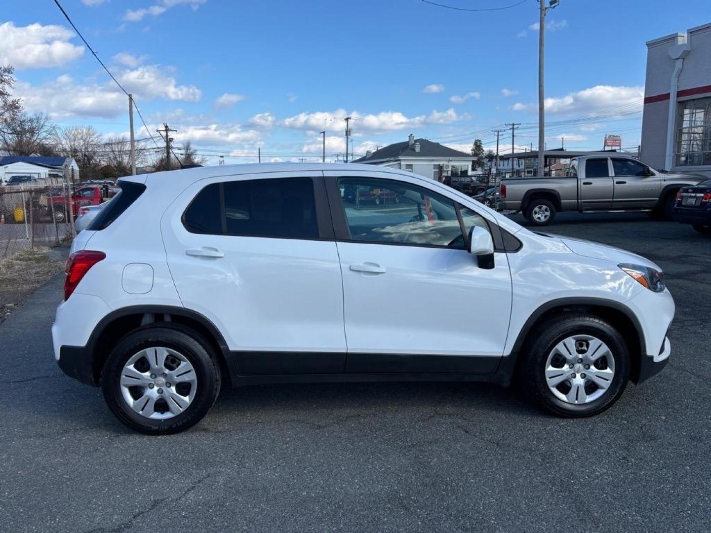2017 Summit White Chevrolet Trax LS (3GNCJKSB1HL) with an 1.4L 4 Cylinder Sequential-Port F.I. engine, Automatic transmission, located at 50 Eastern Blvd., Essex, MD, 21221, (410) 686-3444, 39.304367, -76.484947 - Photo#6