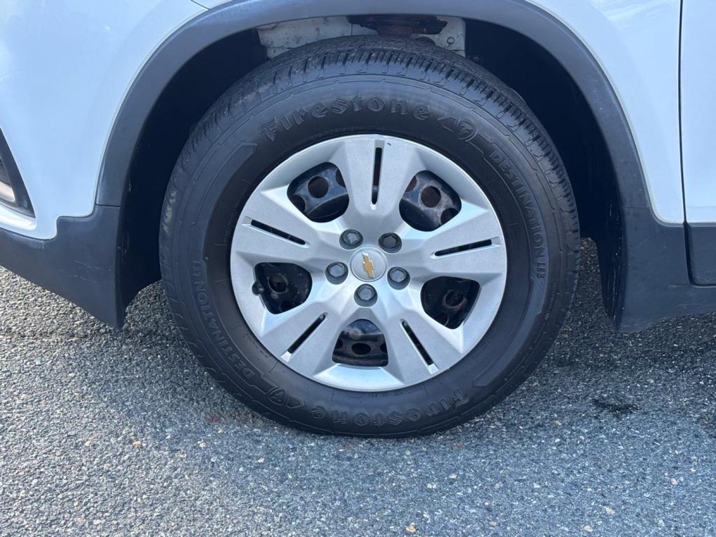 2017 Summit White Chevrolet Trax LS (3GNCJKSB1HL) with an 1.4L 4 Cylinder Sequential-Port F.I. engine, Automatic transmission, located at 50 Eastern Blvd., Essex, MD, 21221, (410) 686-3444, 39.304367, -76.484947 - Photo#9