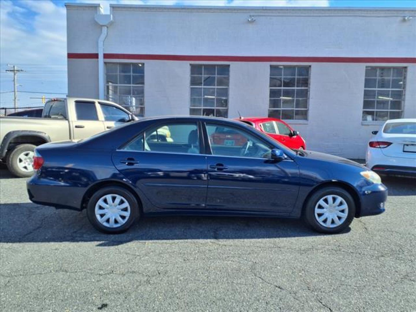 2005 Indigo Ink Pearl Toyota Camry LE (4T1BE30K15U) with an 2.4L 2.4L I4 160hp 163ft. lbs. Fuel Injected engine, Automatic transmission, located at 50 Eastern Blvd., Essex, MD, 21221, (410) 686-3444, 39.304367, -76.484947 - Photo#5