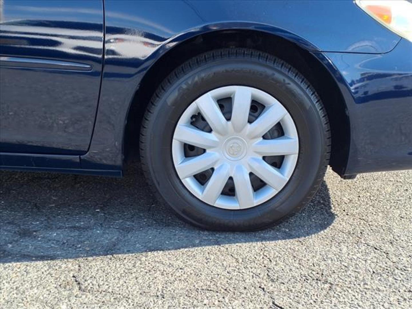 2005 Indigo Ink Pearl Toyota Camry LE (4T1BE30K15U) with an 2.4L 2.4L I4 160hp 163ft. lbs. Fuel Injected engine, Automatic transmission, located at 50 Eastern Blvd., Essex, MD, 21221, (410) 686-3444, 39.304367, -76.484947 - Photo#8
