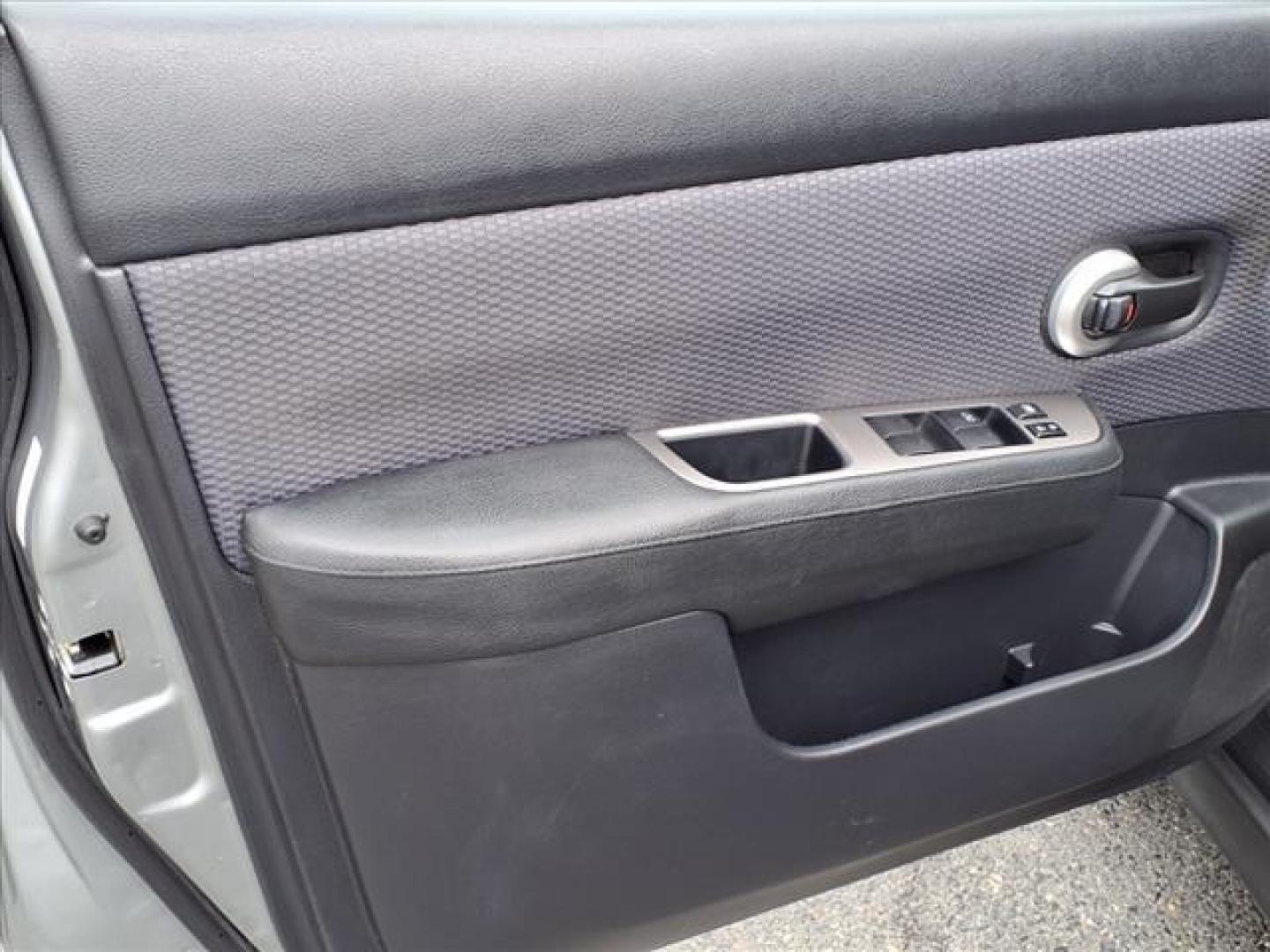 2007 Silver Nissan Versa 1.8 SL (3N1BC13E27L) with an 1.8L 1.8L I4 122hp 127ft. lbs. Sequential-Port F.I. engine, CVT transmission, located at 50 Eastern Blvd., Essex, MD, 21221, (410) 686-3444, 39.304367, -76.484947 - Photo#10