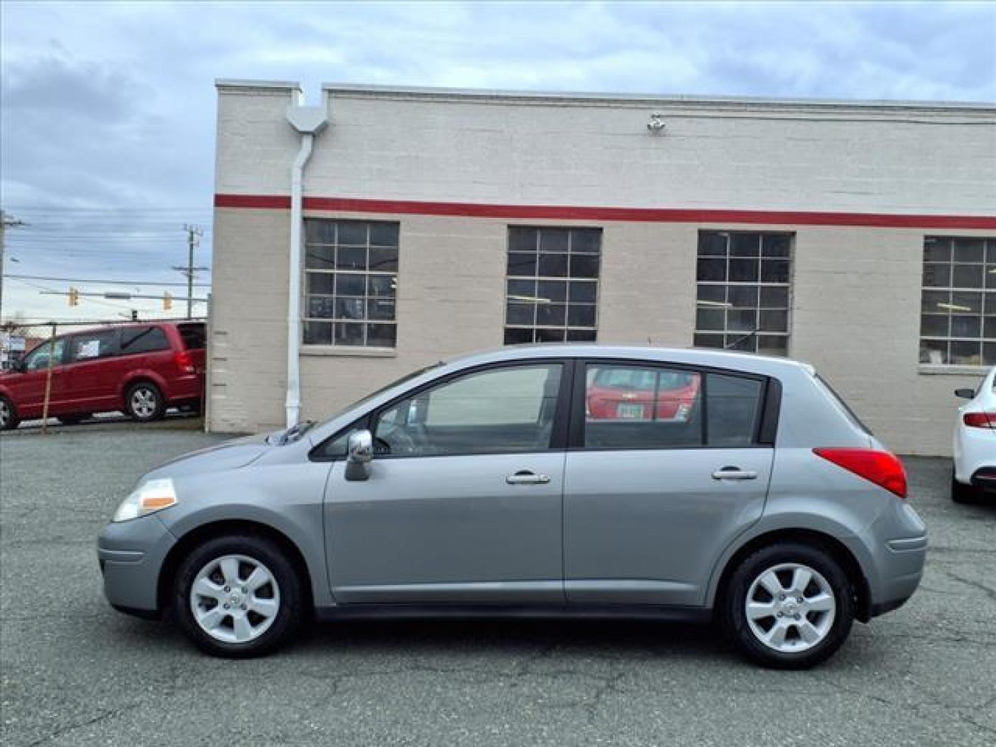 2007 Silver Nissan Versa 1.8 SL (3N1BC13E27L) with an 1.8L 1.8L I4 122hp 127ft. lbs. Sequential-Port F.I. engine, CVT transmission, located at 50 Eastern Blvd., Essex, MD, 21221, (410) 686-3444, 39.304367, -76.484947 - Photo#1
