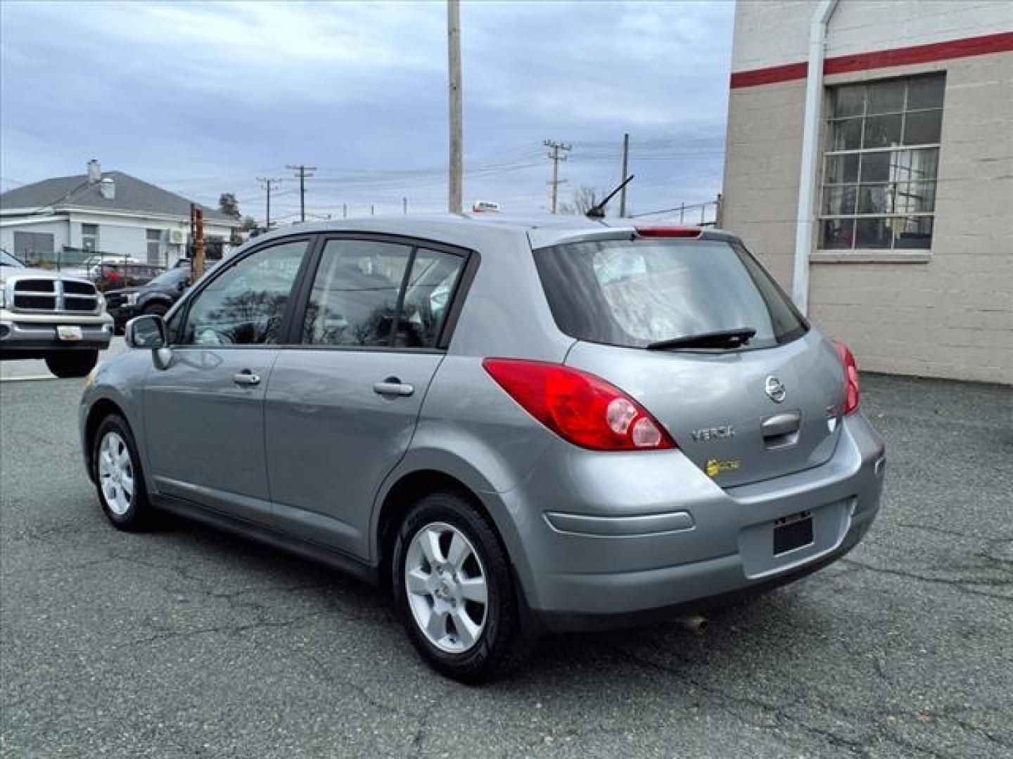 2007 Silver Nissan Versa 1.8 SL (3N1BC13E27L) with an 1.8L 1.8L I4 122hp 127ft. lbs. Sequential-Port F.I. engine, CVT transmission, located at 50 Eastern Blvd., Essex, MD, 21221, (410) 686-3444, 39.304367, -76.484947 - Photo#2