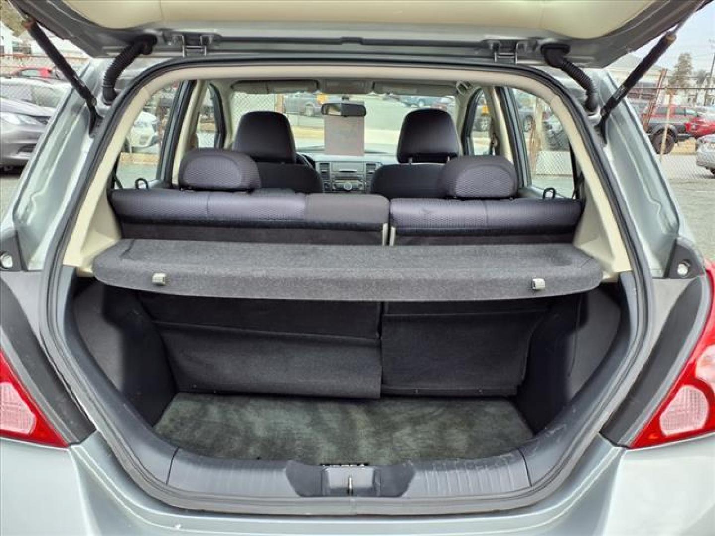 2007 Silver Nissan Versa 1.8 SL (3N1BC13E27L) with an 1.8L 1.8L I4 122hp 127ft. lbs. Sequential-Port F.I. engine, CVT transmission, located at 50 Eastern Blvd., Essex, MD, 21221, (410) 686-3444, 39.304367, -76.484947 - Photo#4